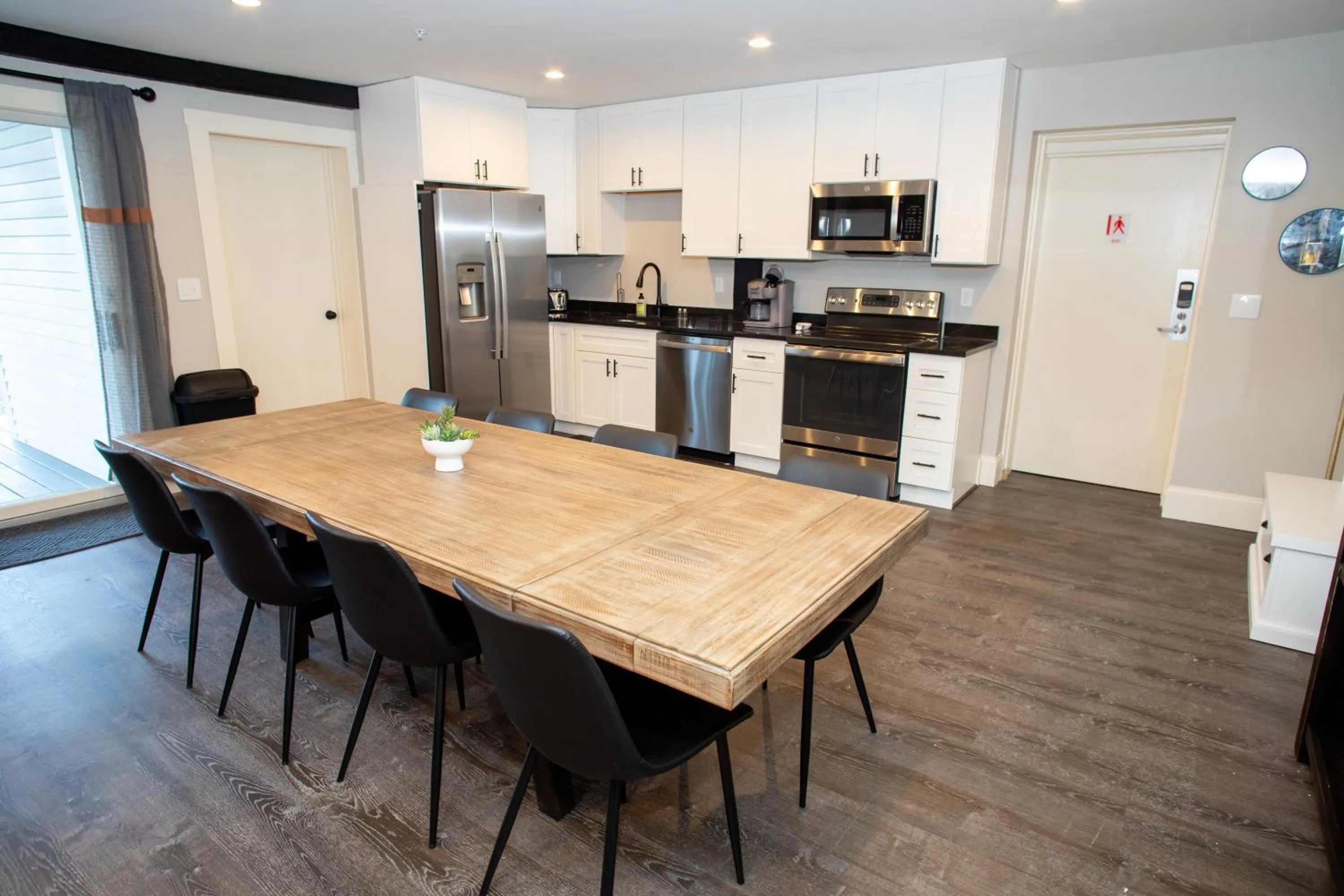 kitchen in Gunstock Inn & Suites