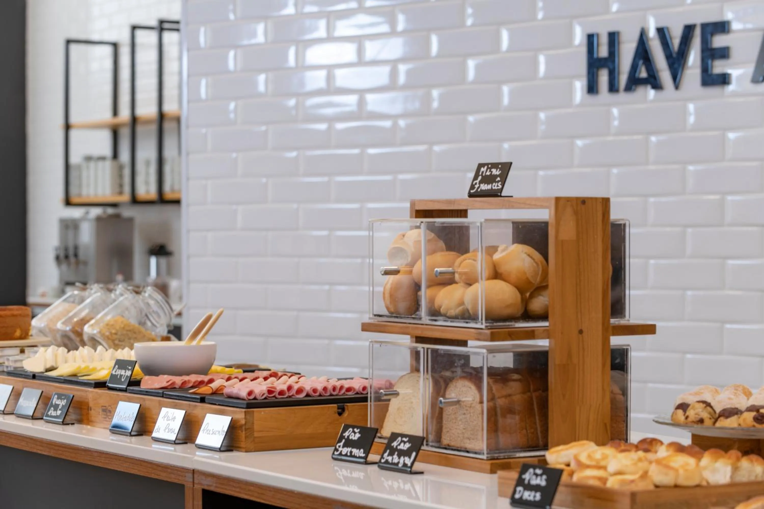 Buffet breakfast in Monreale Express Ribeirão Preto