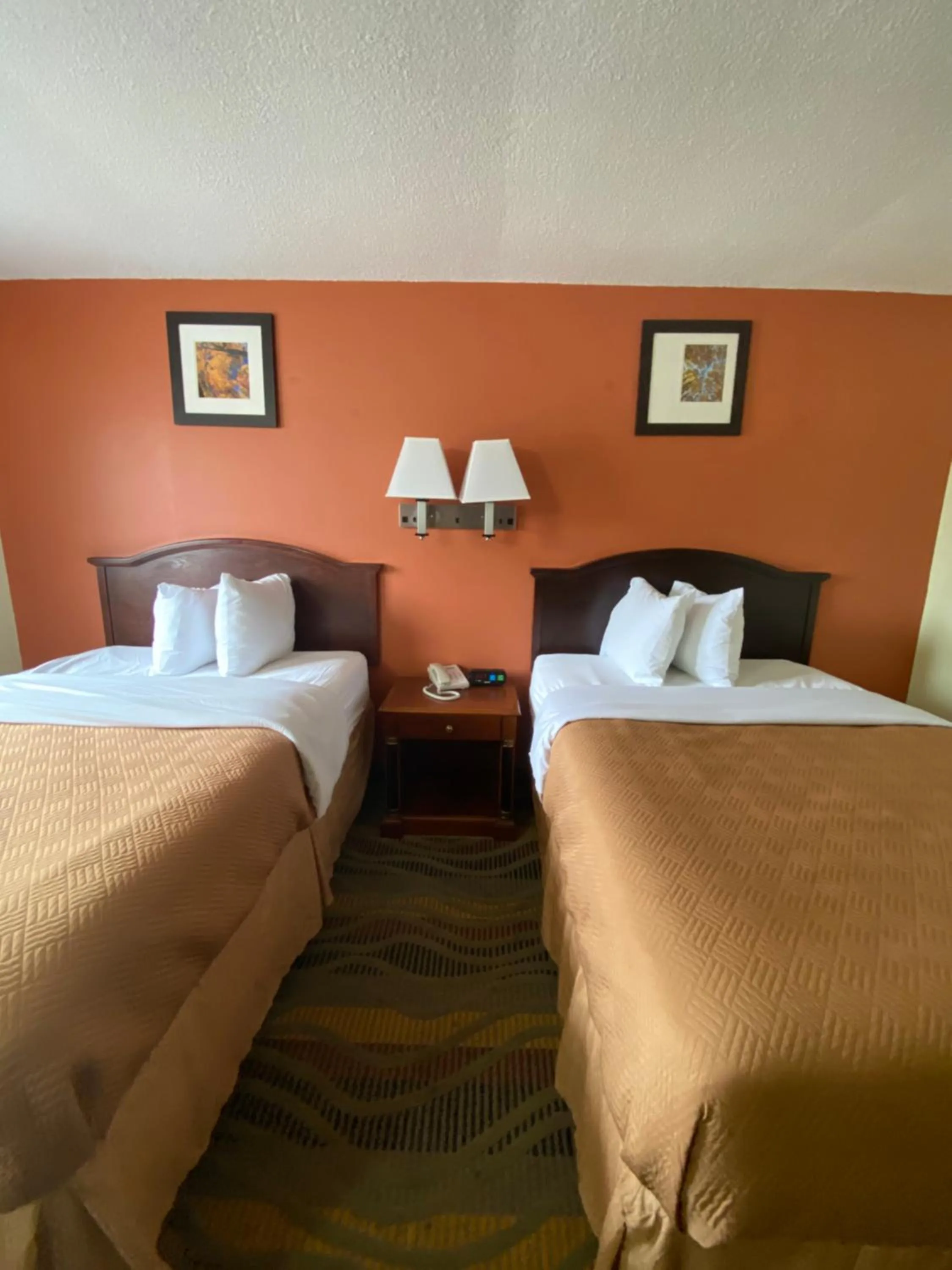 Bed in Travelodge by Wyndham La Porte/Michigan City Area