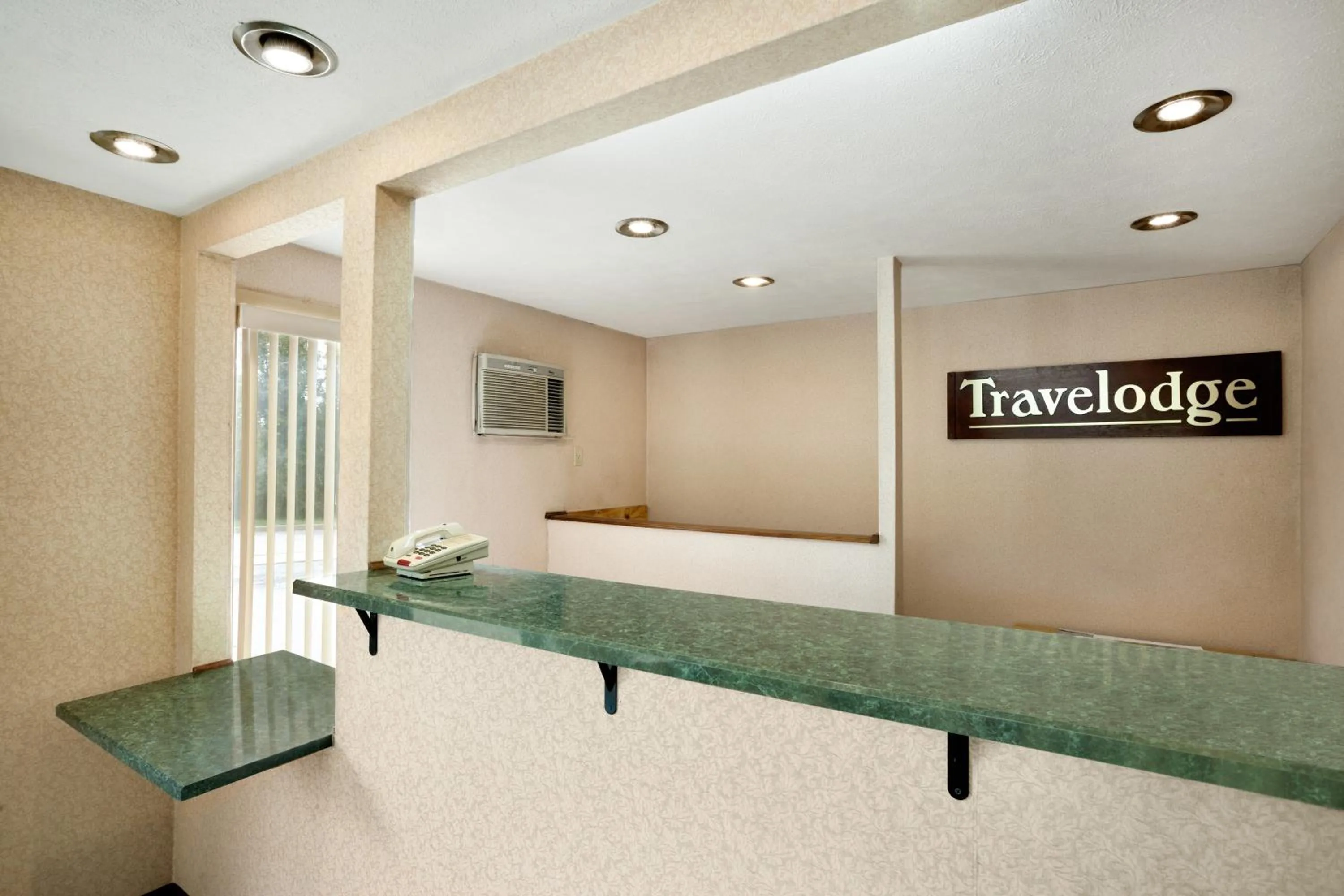Lobby or reception in Travelodge by Wyndham La Porte/Michigan City Area