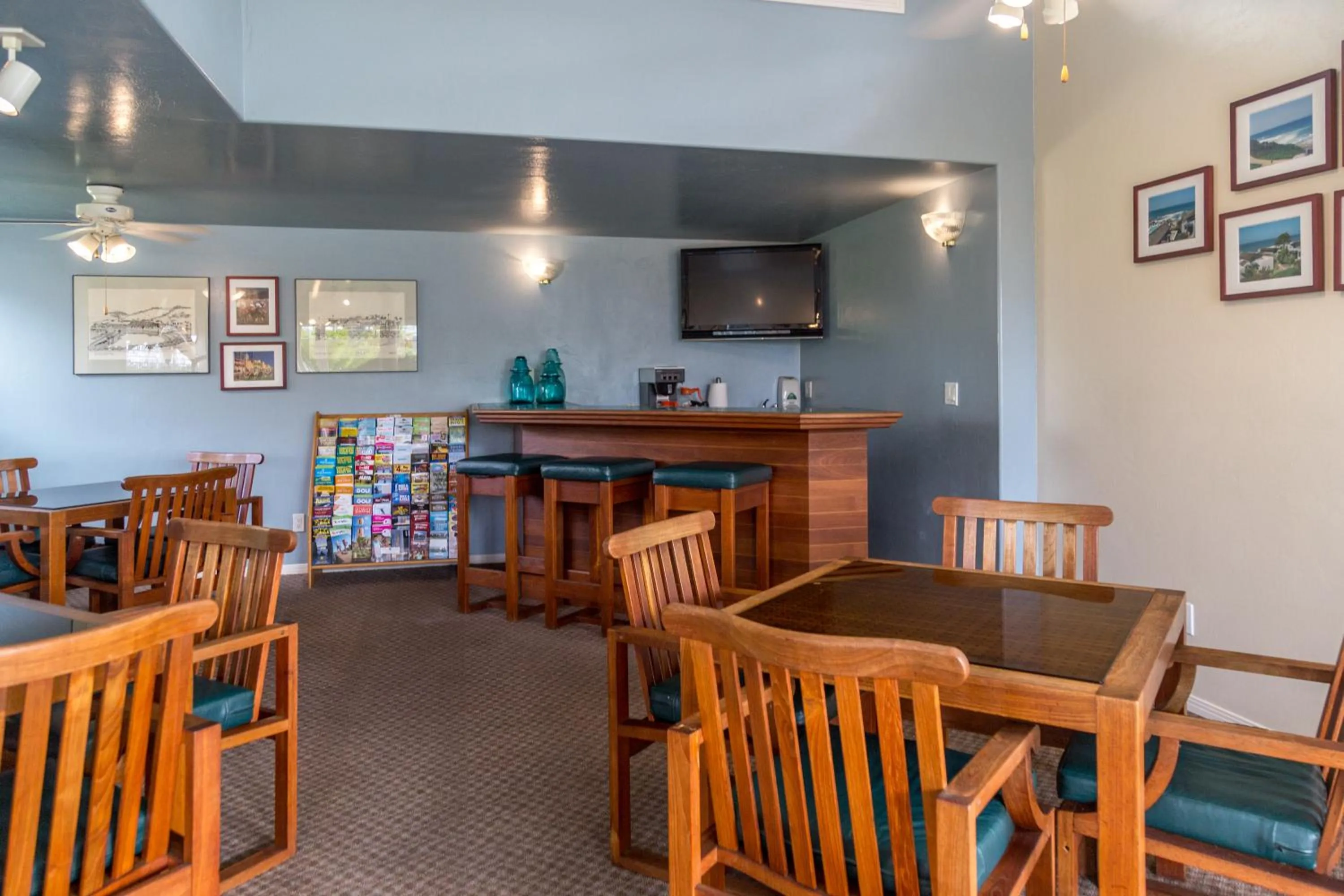 Communal lounge/ TV room in Wave Crest Resort