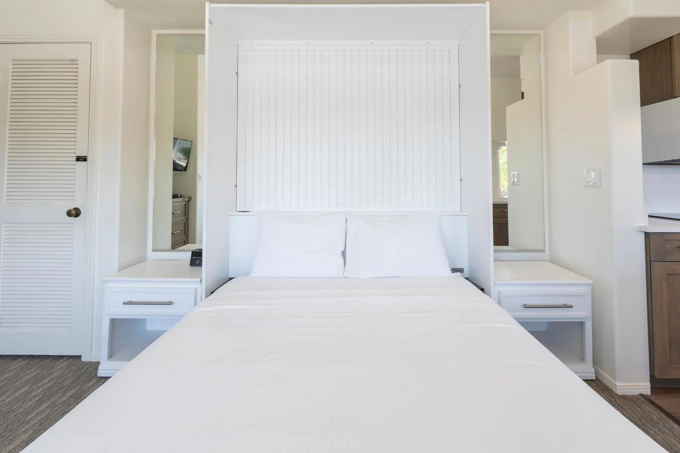 Photo of the whole room, Bed in Wave Crest Resort