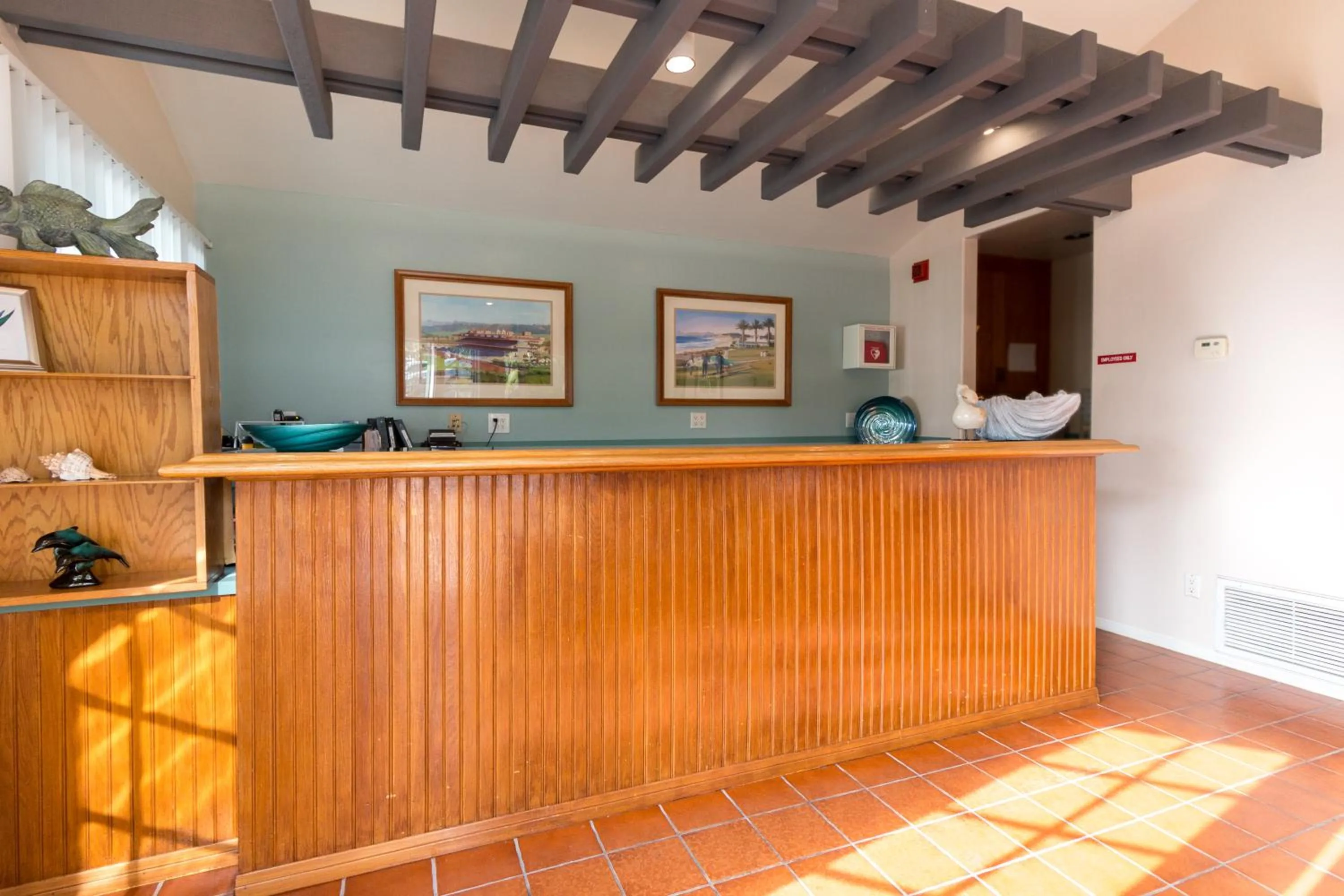 Lobby or reception in Wave Crest Resort