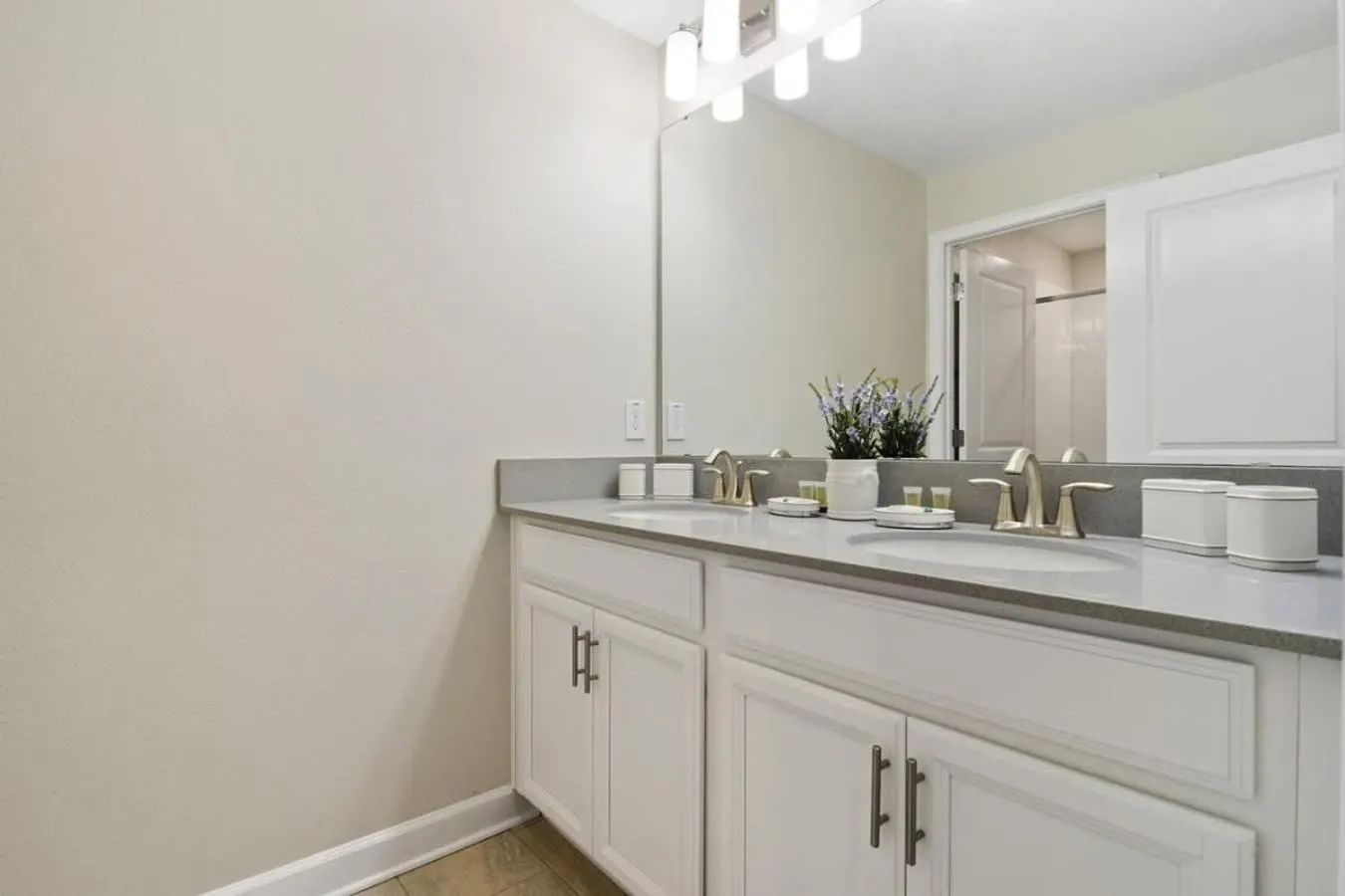 Four Bedrooms with Screen PoolStoreyLake 4910