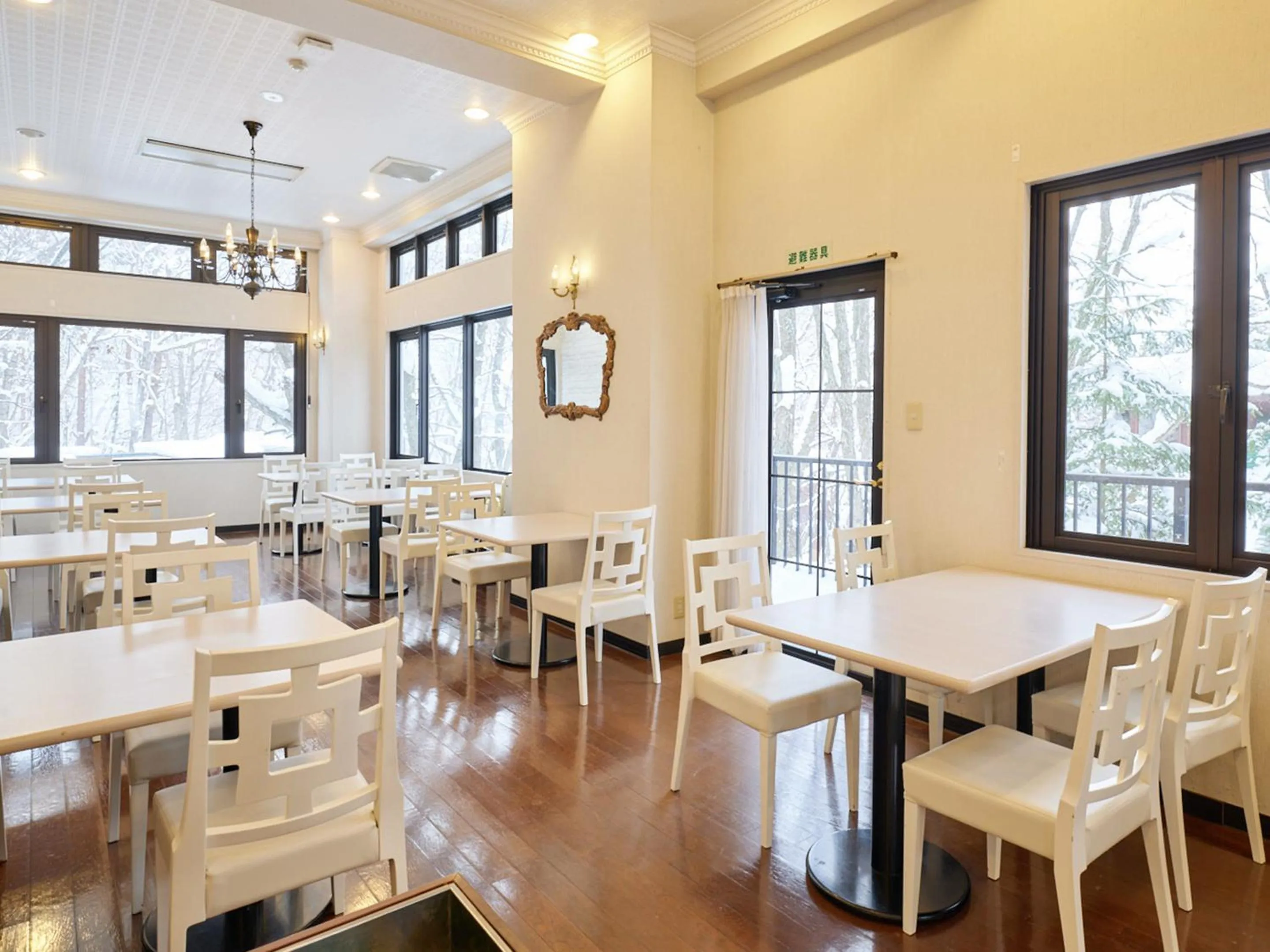 Restaurant/places to eat in Hotel Abest Happo Aldea