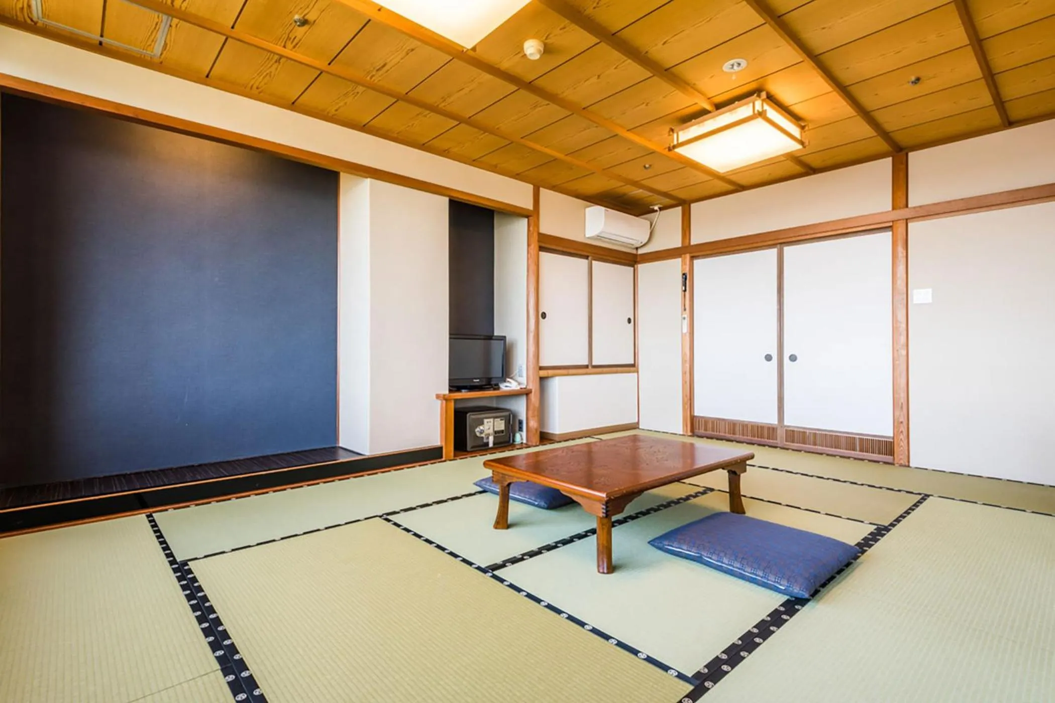 Photo of the whole room in Ooedo Onsen Monogatari Nagayama