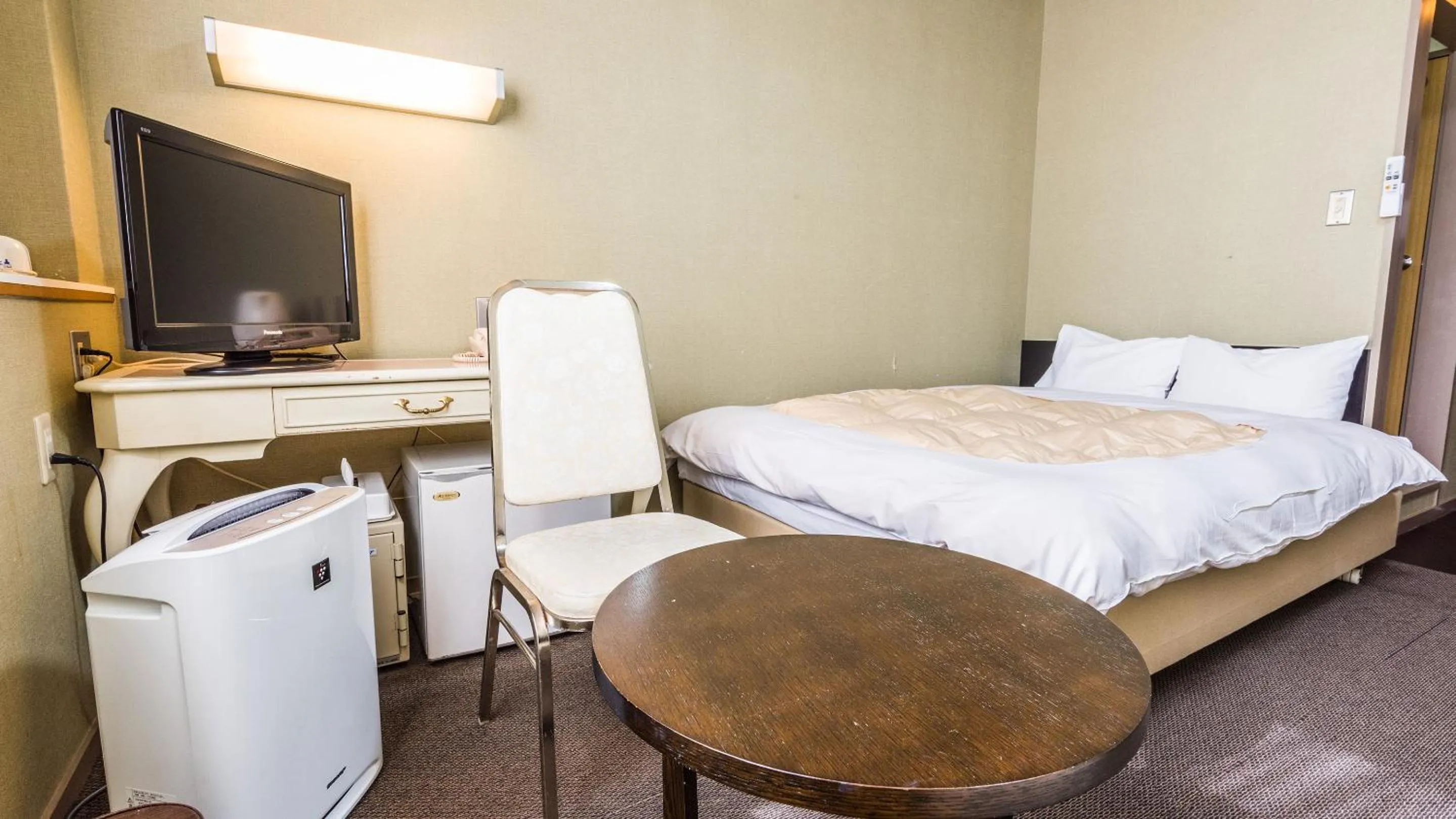 Bed in Ooedo Onsen Monogatari Nagayama