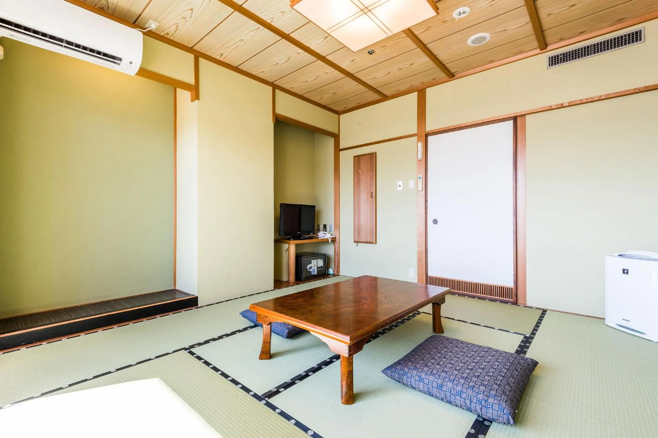 Photo of the whole room in Ooedo Onsen Monogatari Nagayama