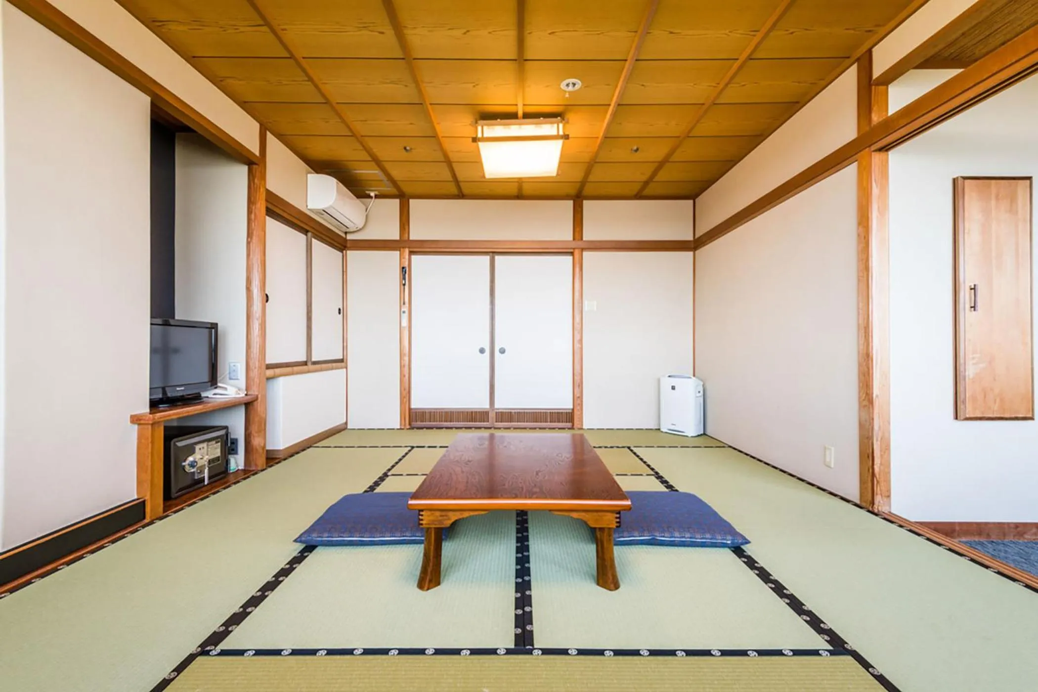 Photo of the whole room in Ooedo Onsen Monogatari Nagayama