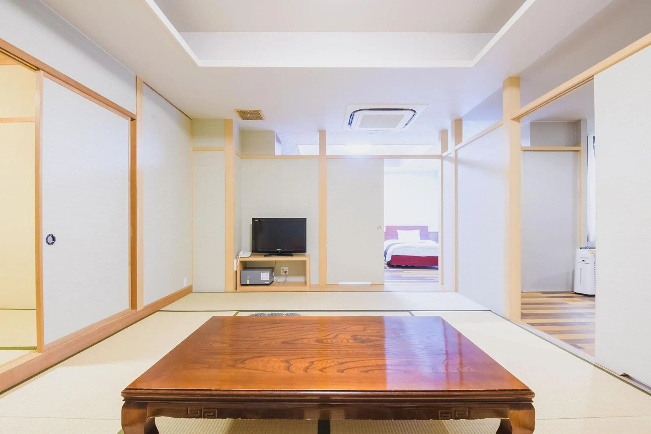 Photo of the whole room in Ooedo Onsen Monogatari Awara