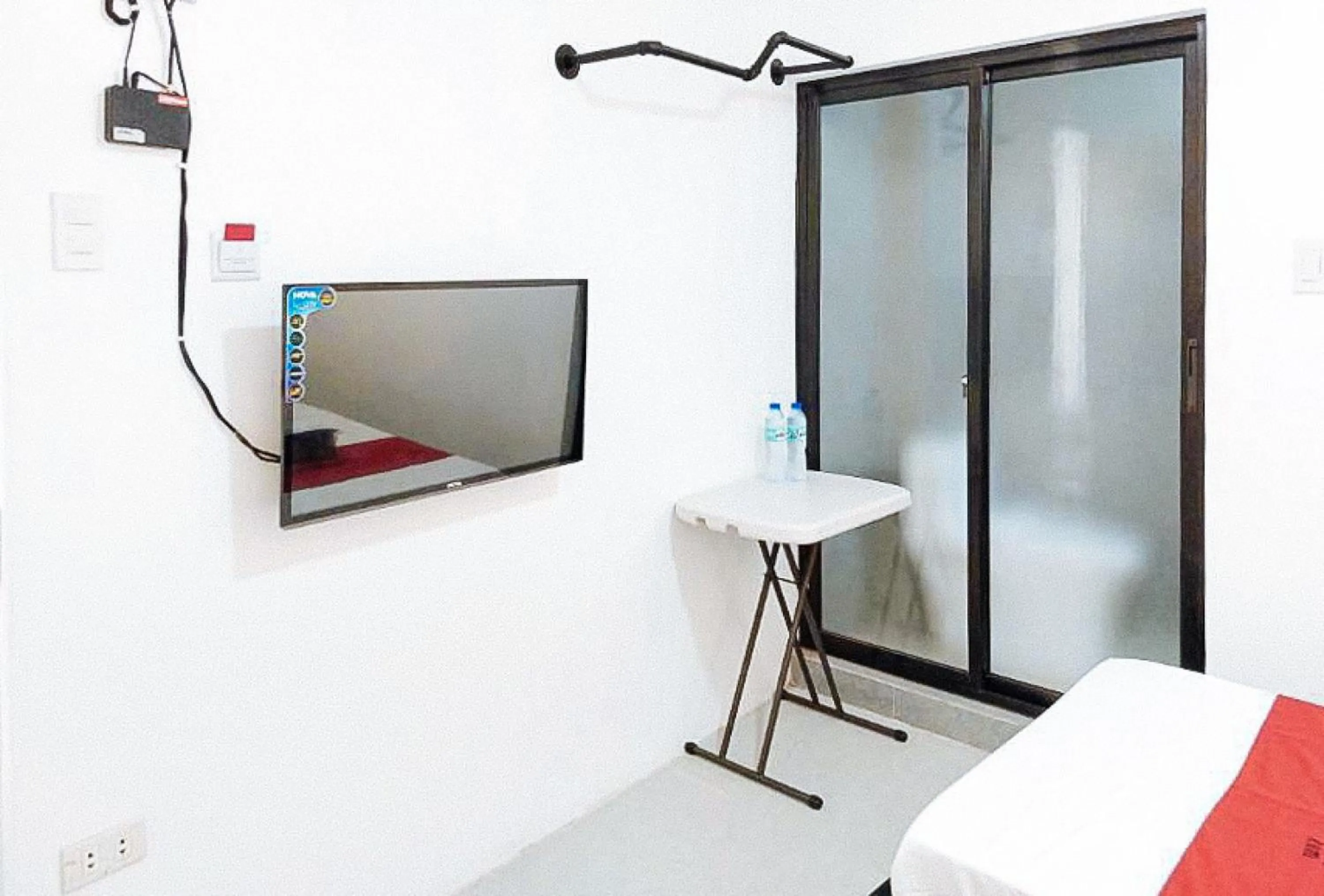 TV and multimedia, Bed in RedDoorz at San Antonio Binan Laguna