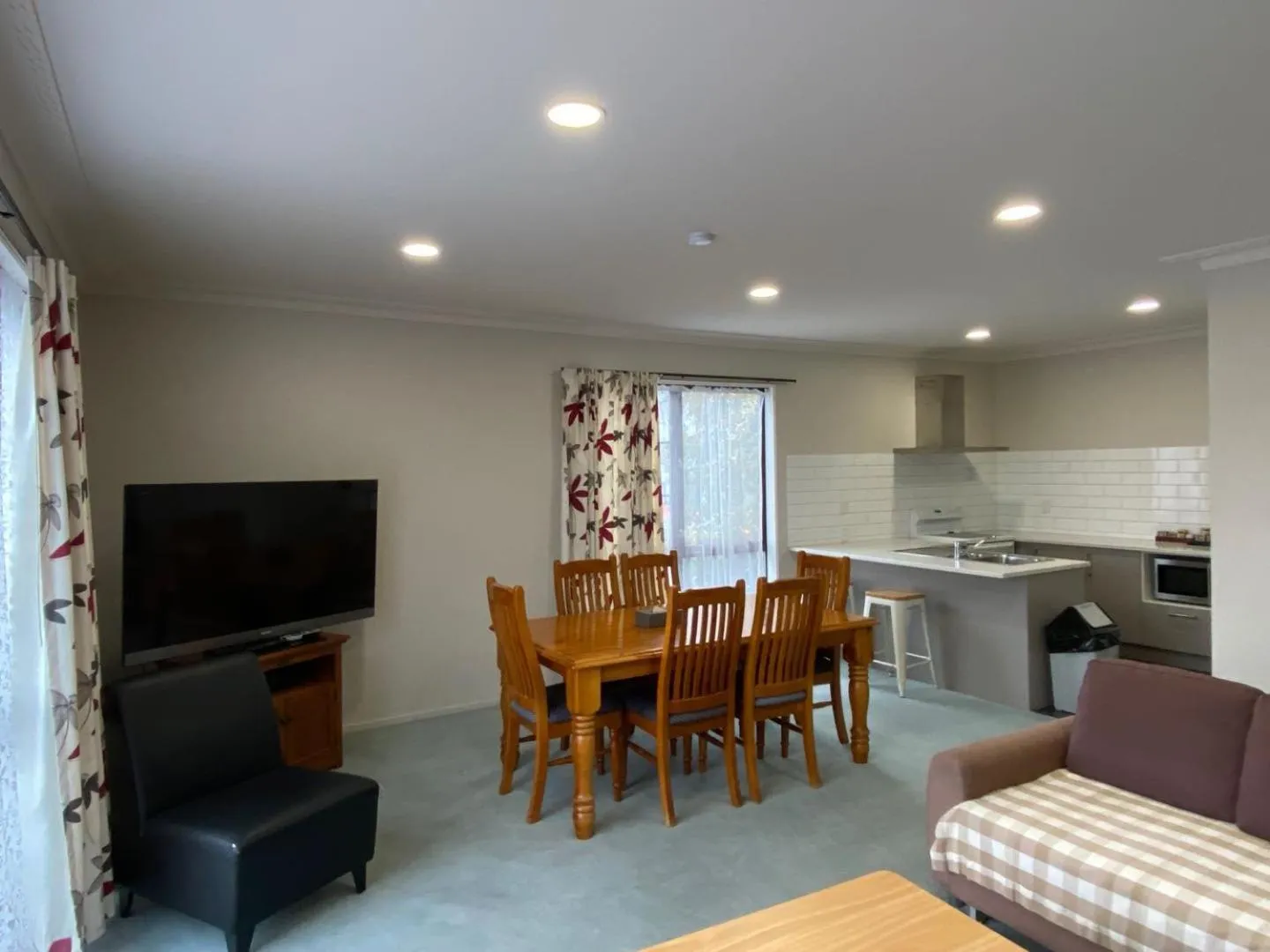 Living room in Southern Comfort Motel