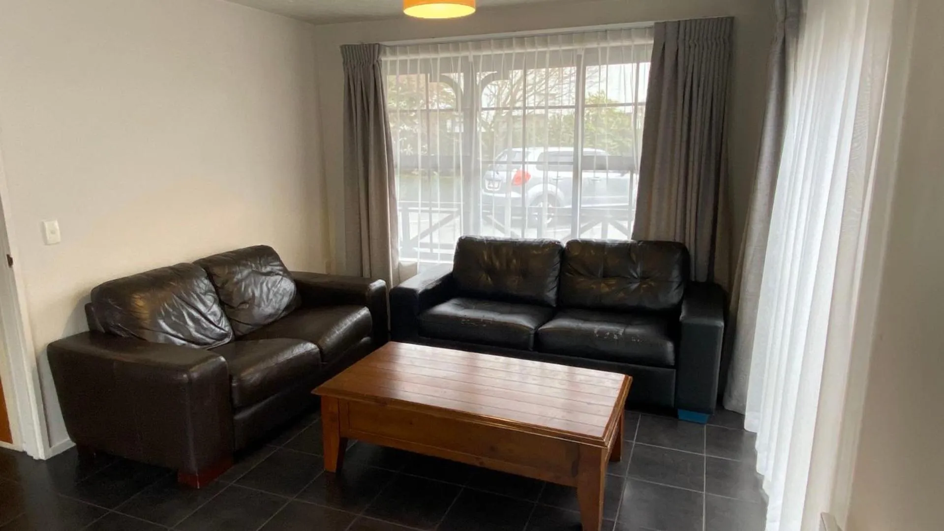 Living room in Southern Comfort Motel