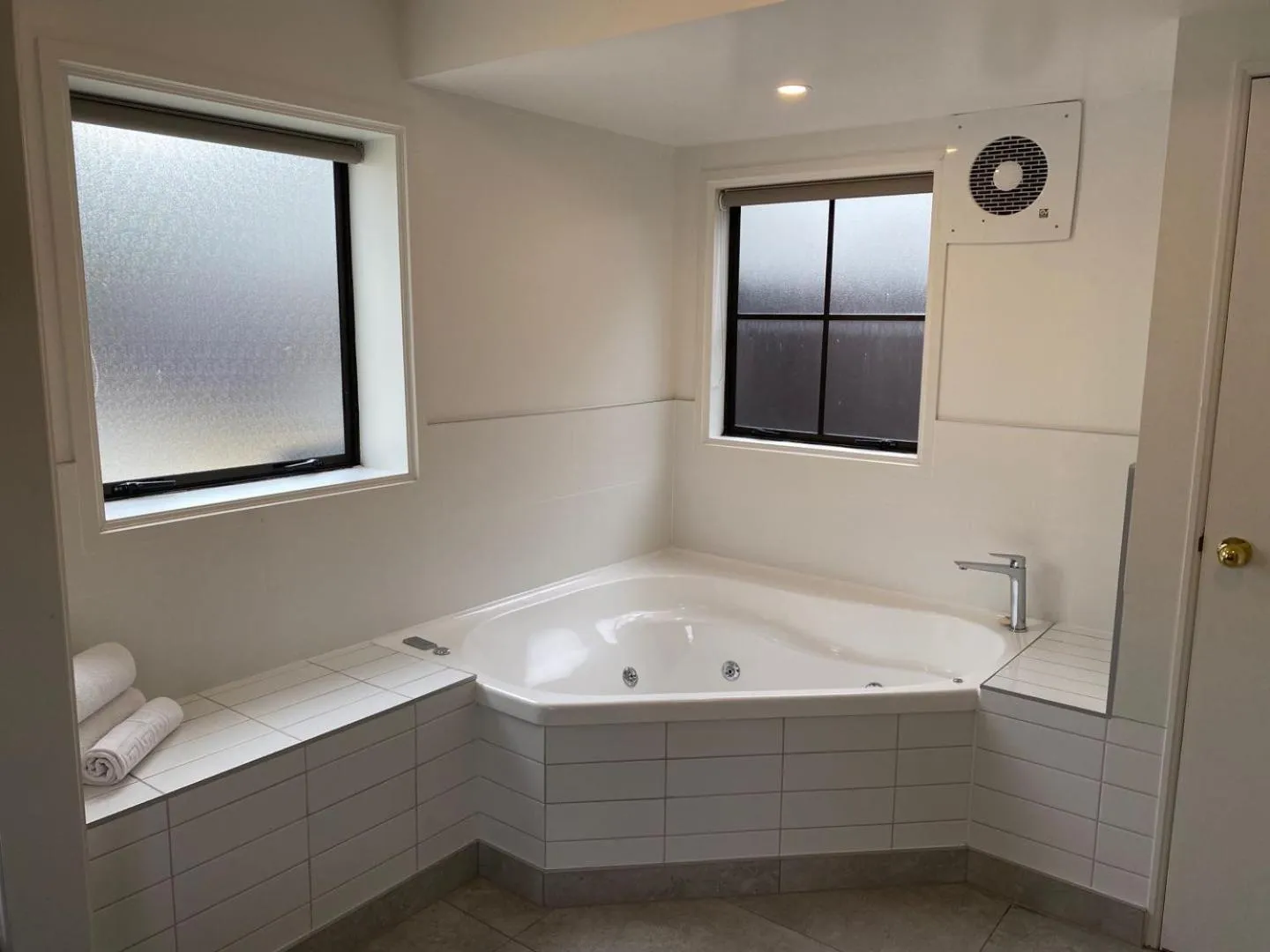 Bath in Southern Comfort Motel