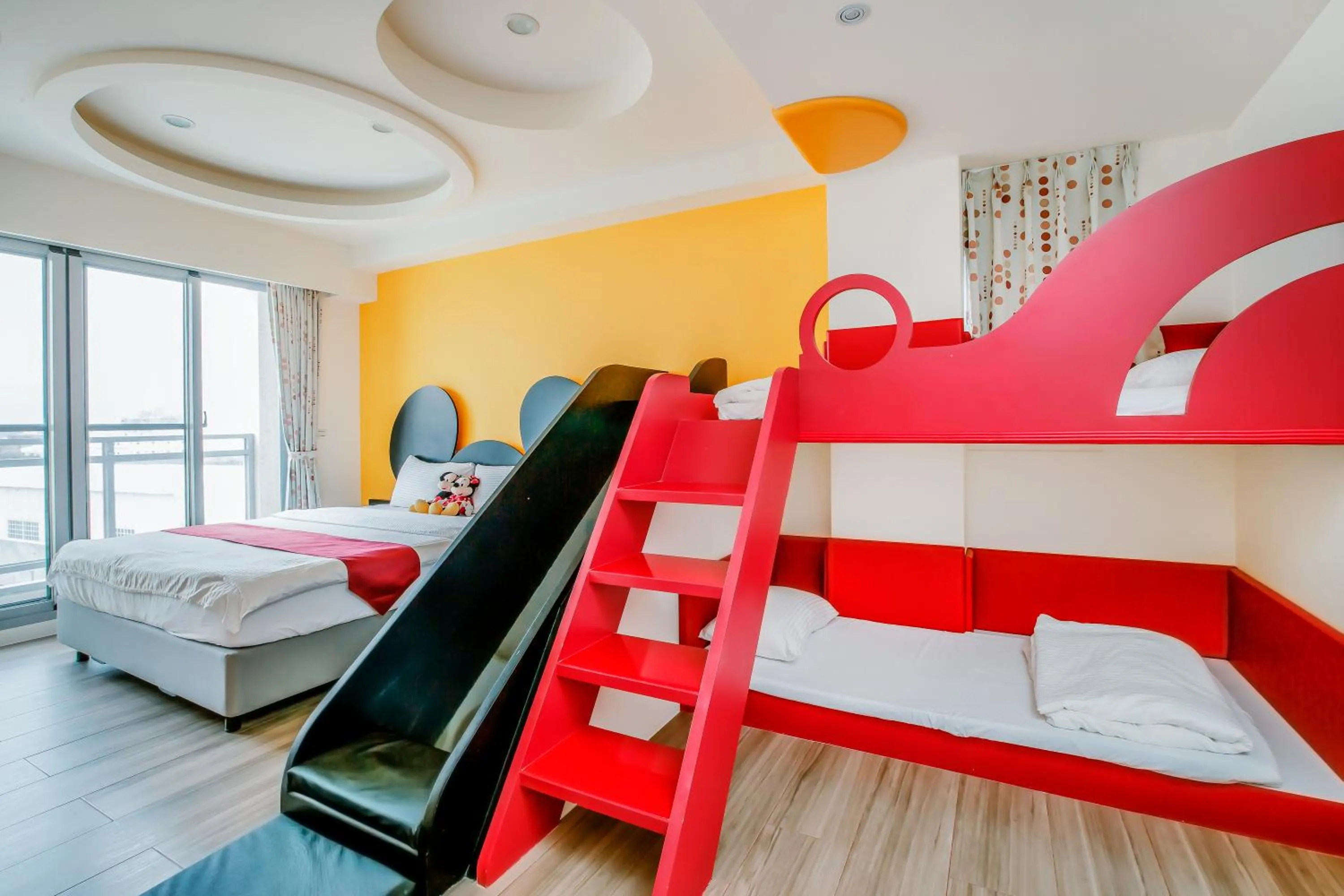 Decorative detail, Bed in Party of the Ocean B&B