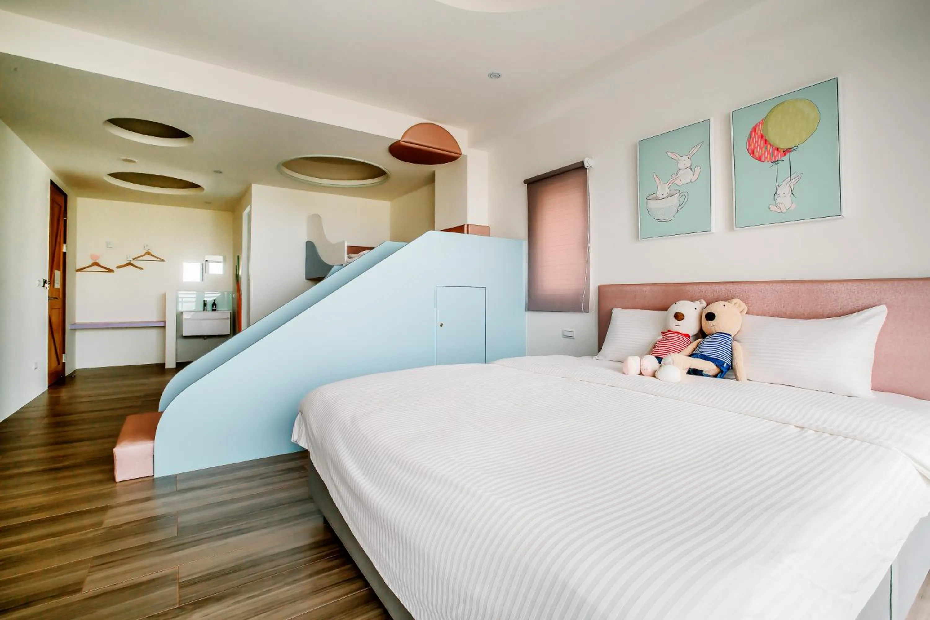 Decorative detail, Bed in Party of the Ocean B&B