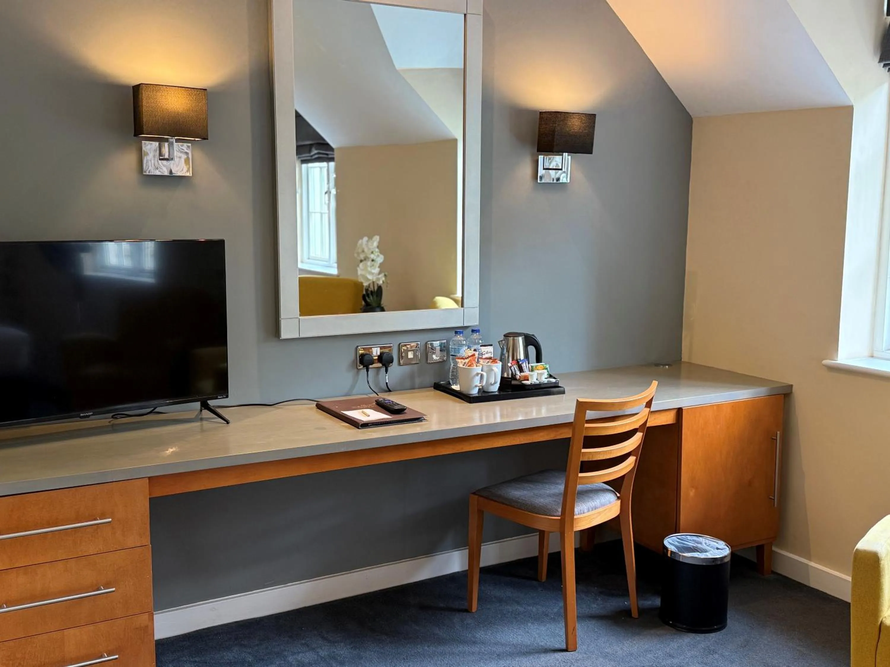 TV and multimedia in Wild Pheasant Hotel & Spa