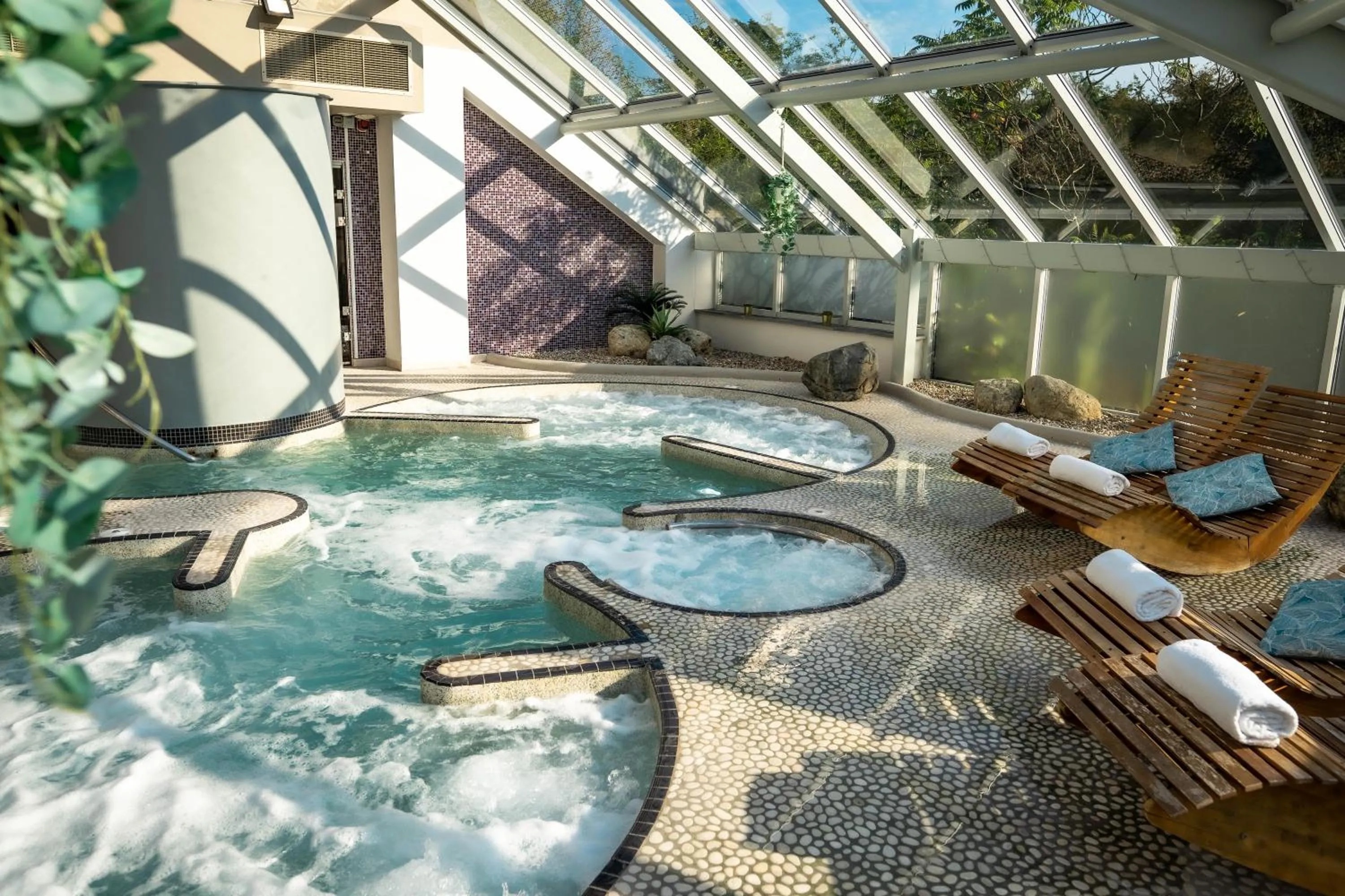 Hot Tub in Wild Pheasant Hotel & Spa