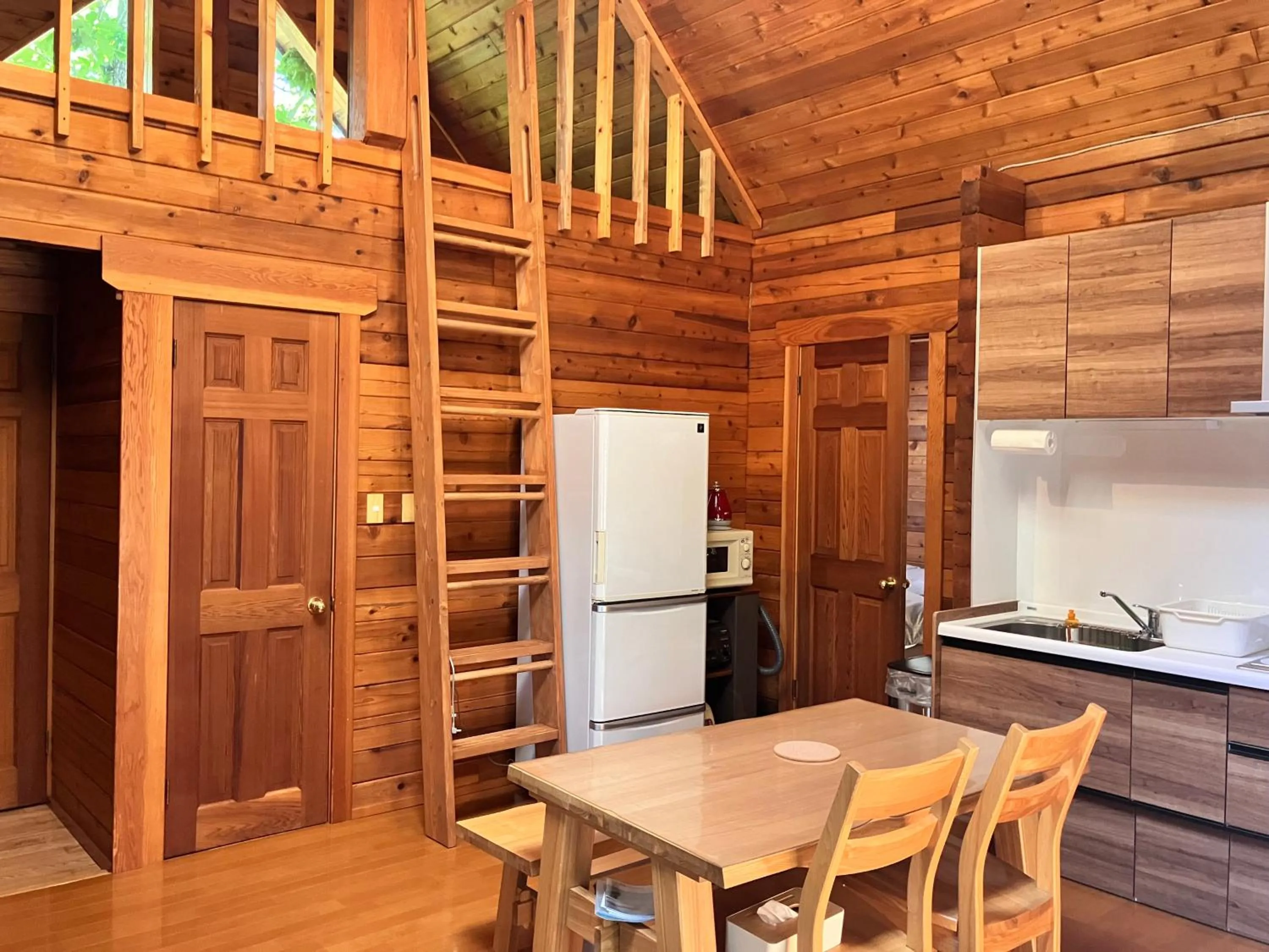 Dining area in Hakuba Brownie Cottages