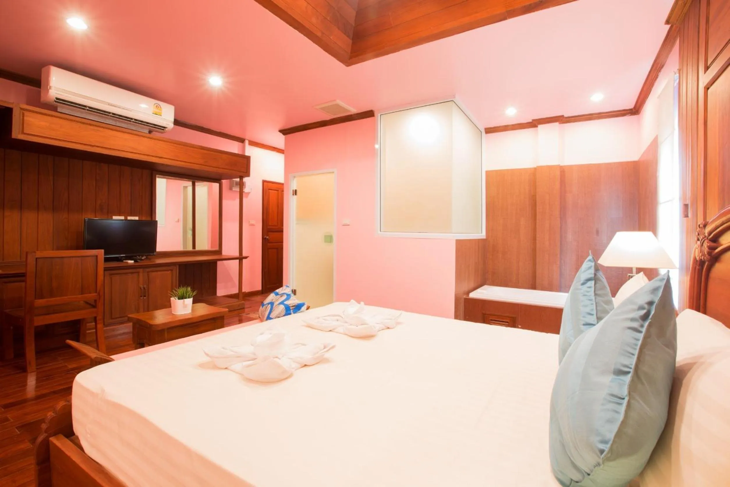 Photo of the whole room, Bed in S48 Hotel