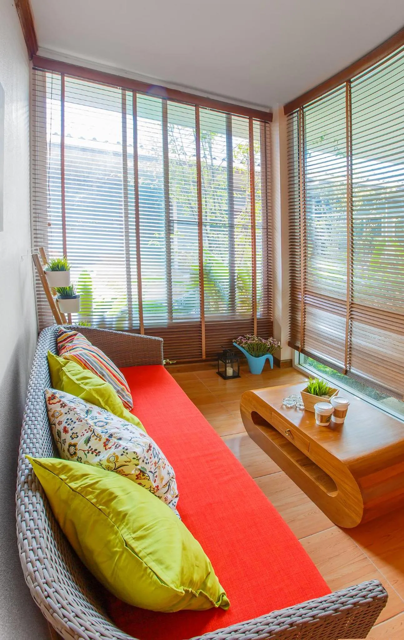 Living room, Bed in S48 Hotel