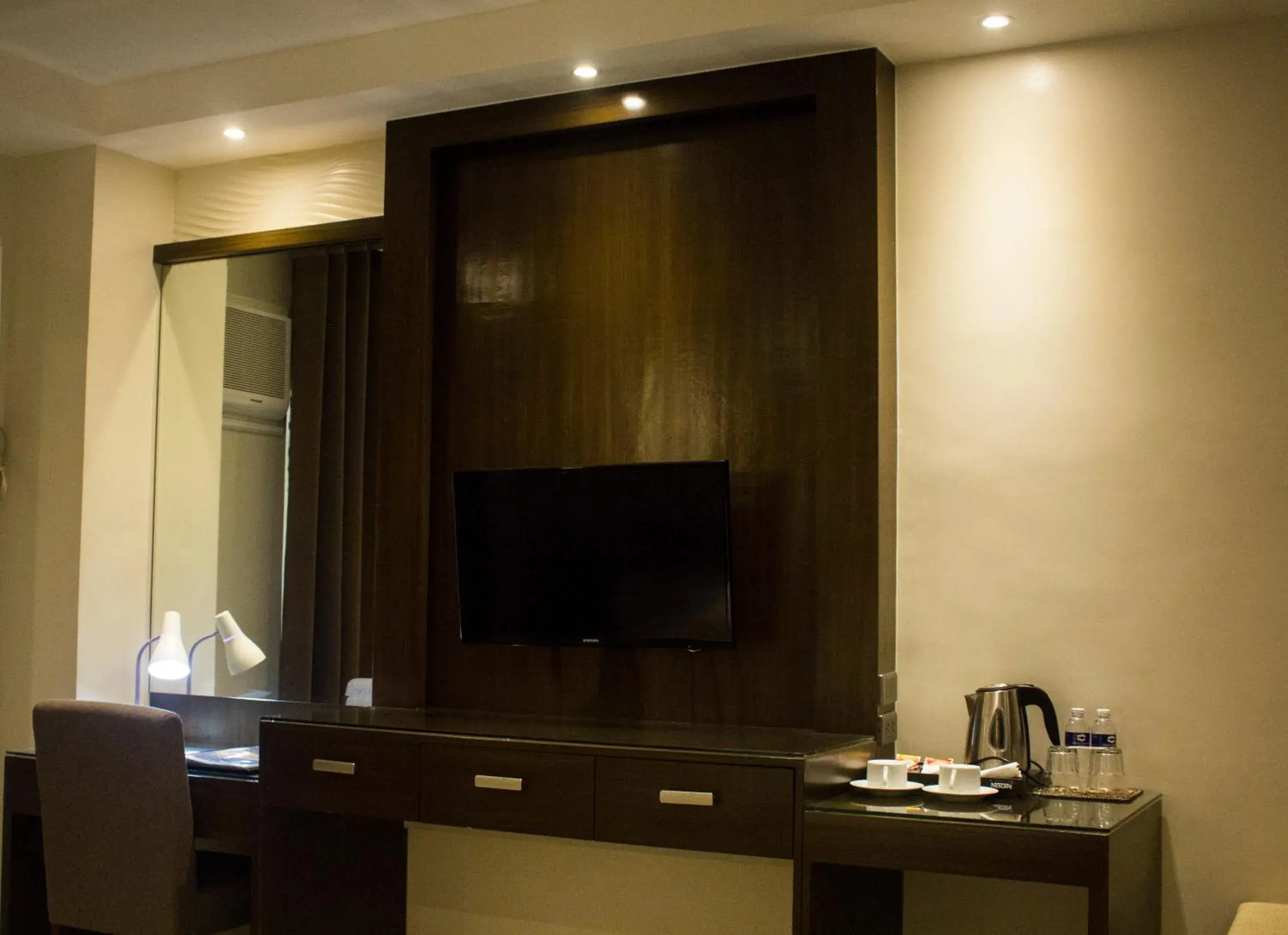 Deluxe Twin Room in Crown Royale Hotel Deluxe Twin Room in Crown Royale Hotel