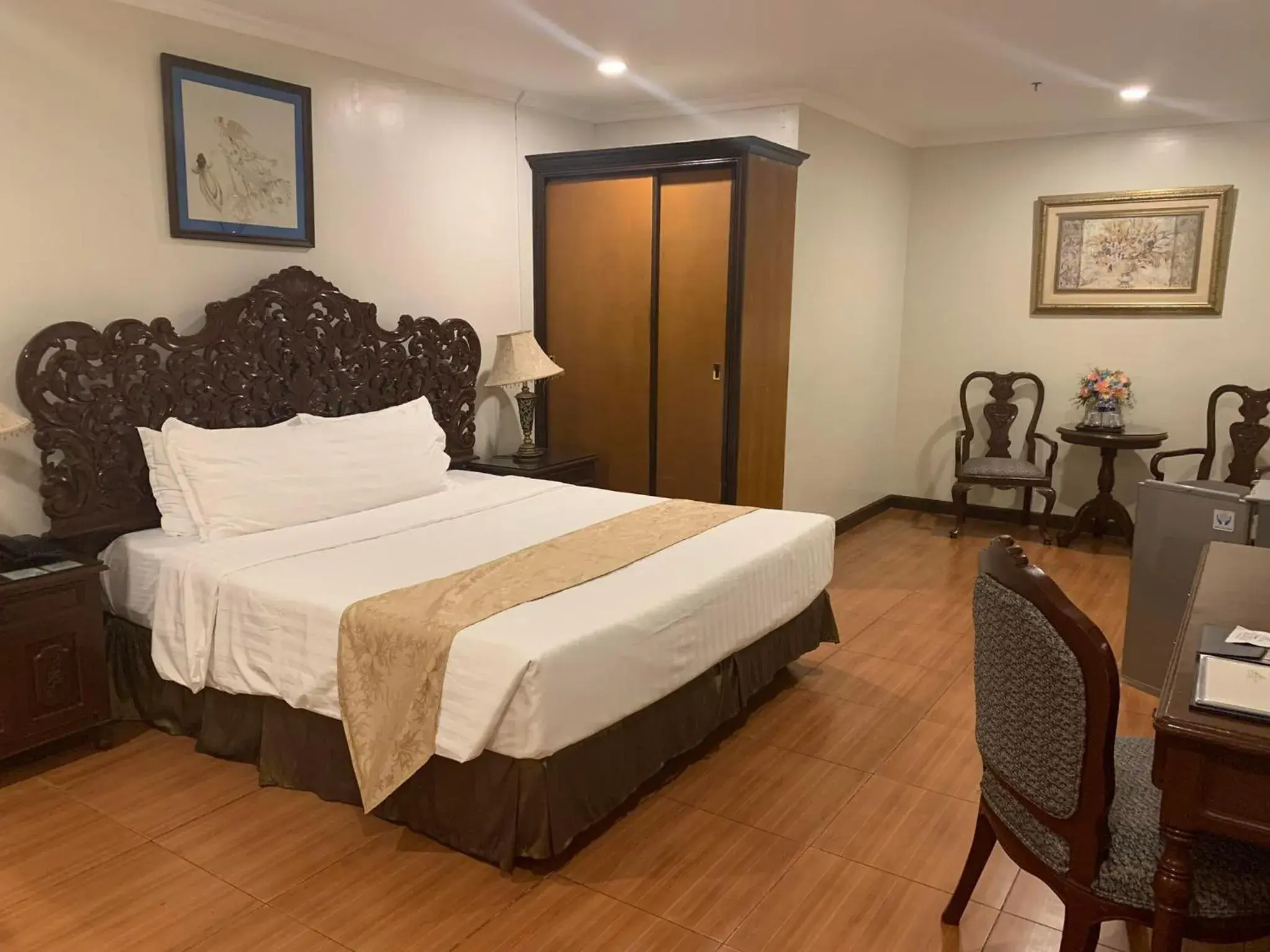 Crown Royale Hotel Crown Royale Hotel