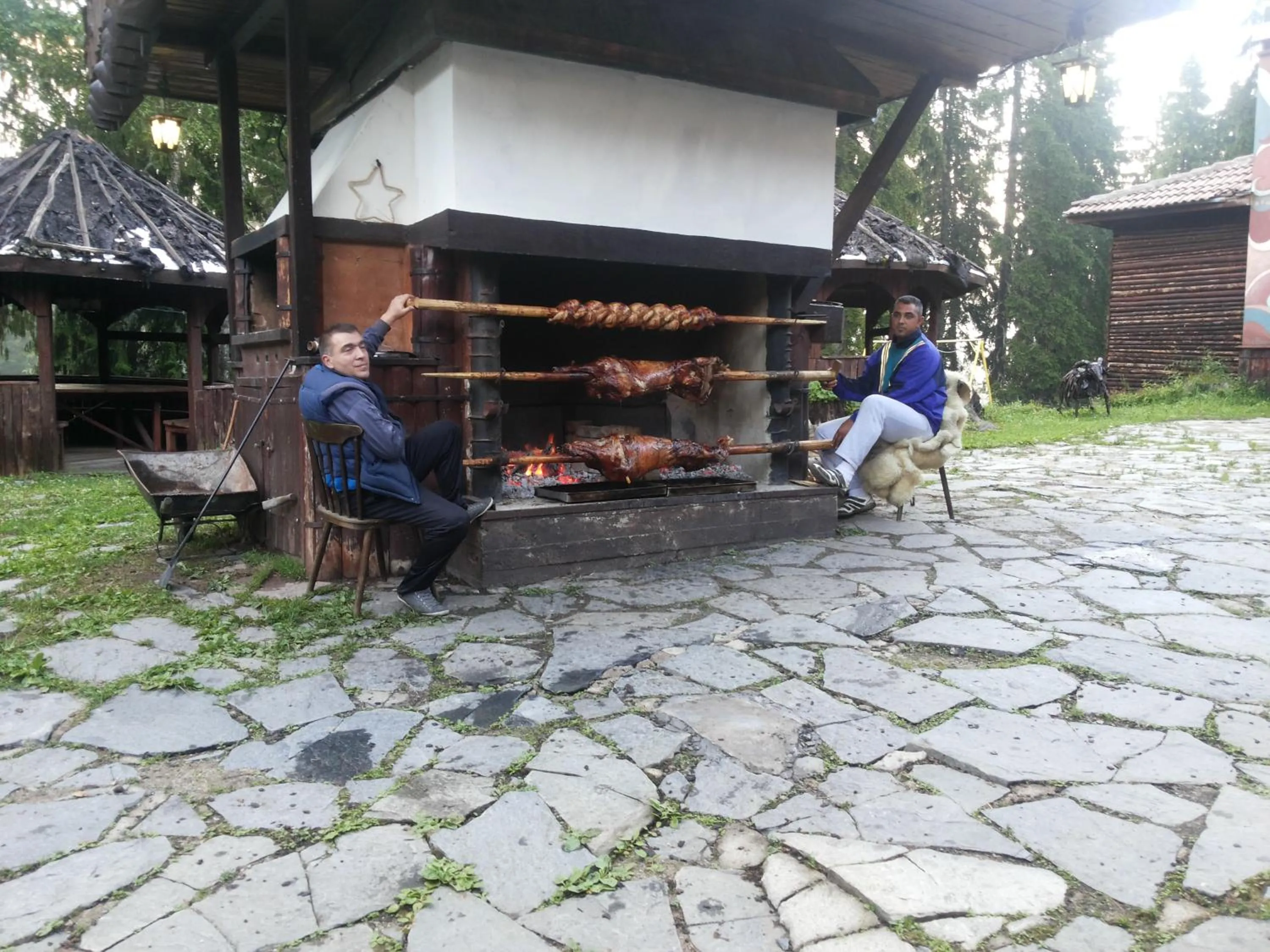 BBQ facilities in Holiday Village Kochorite