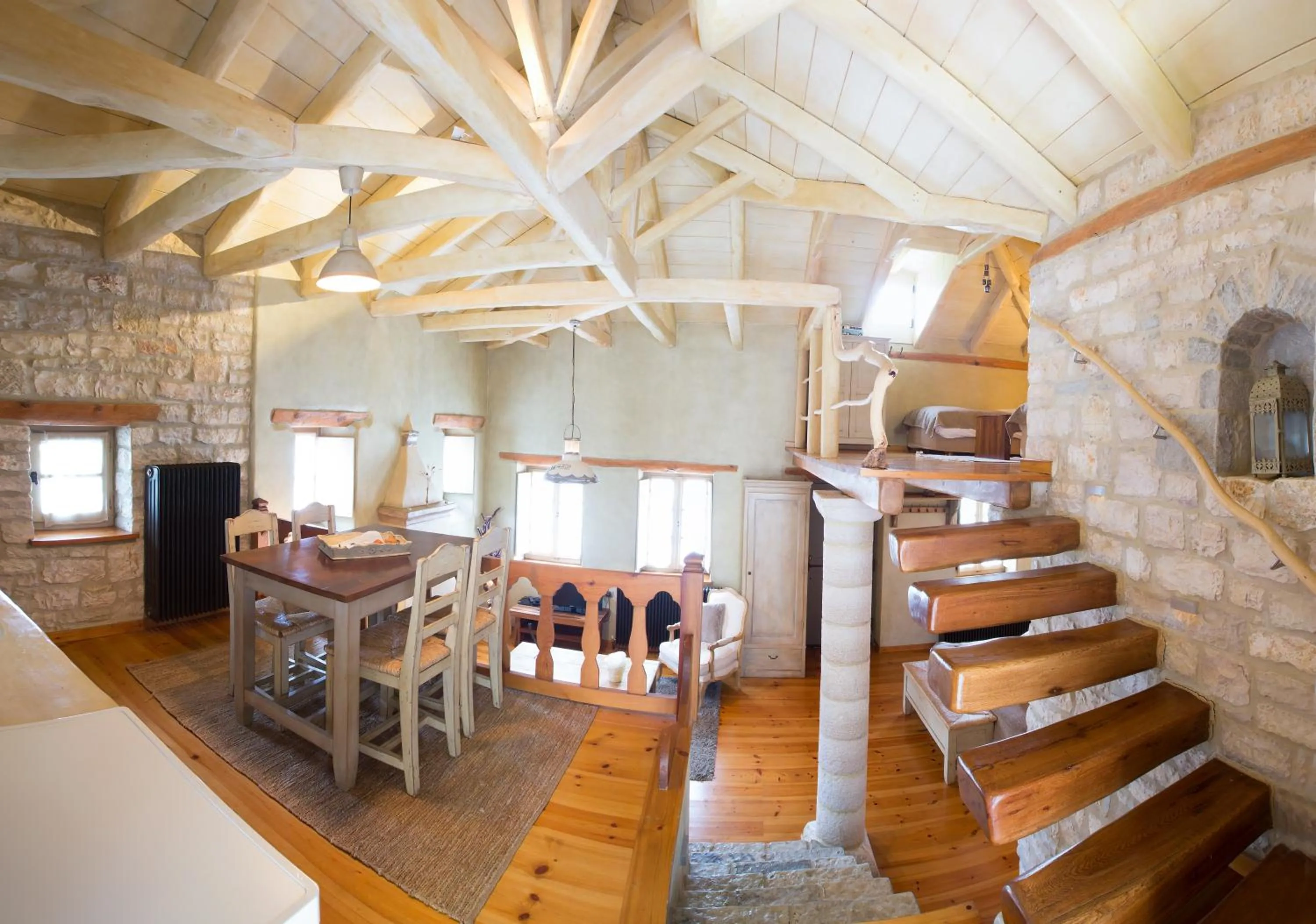 Photo of the whole room in Artsistas Houses