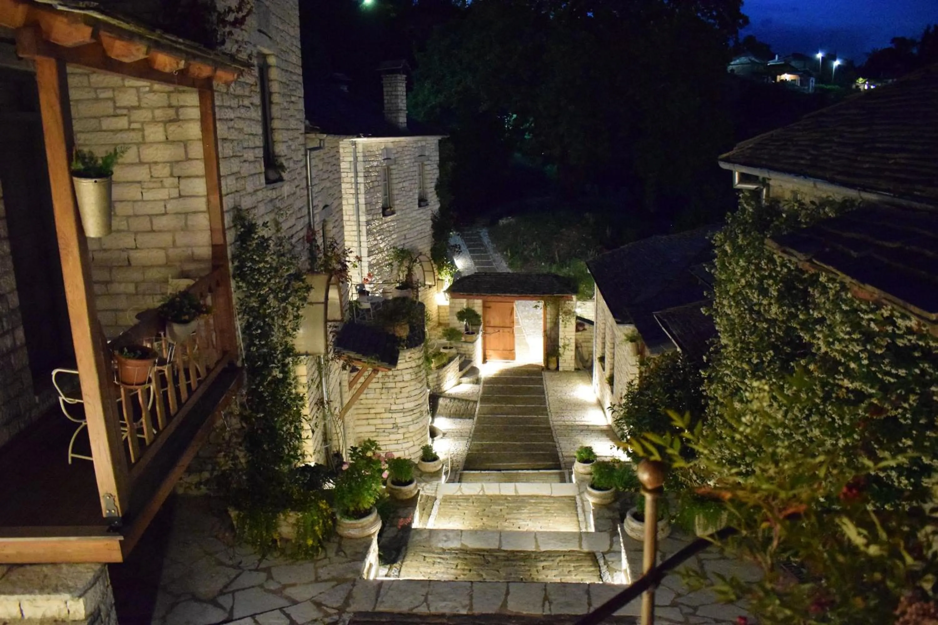 Property building in Artsistas Houses