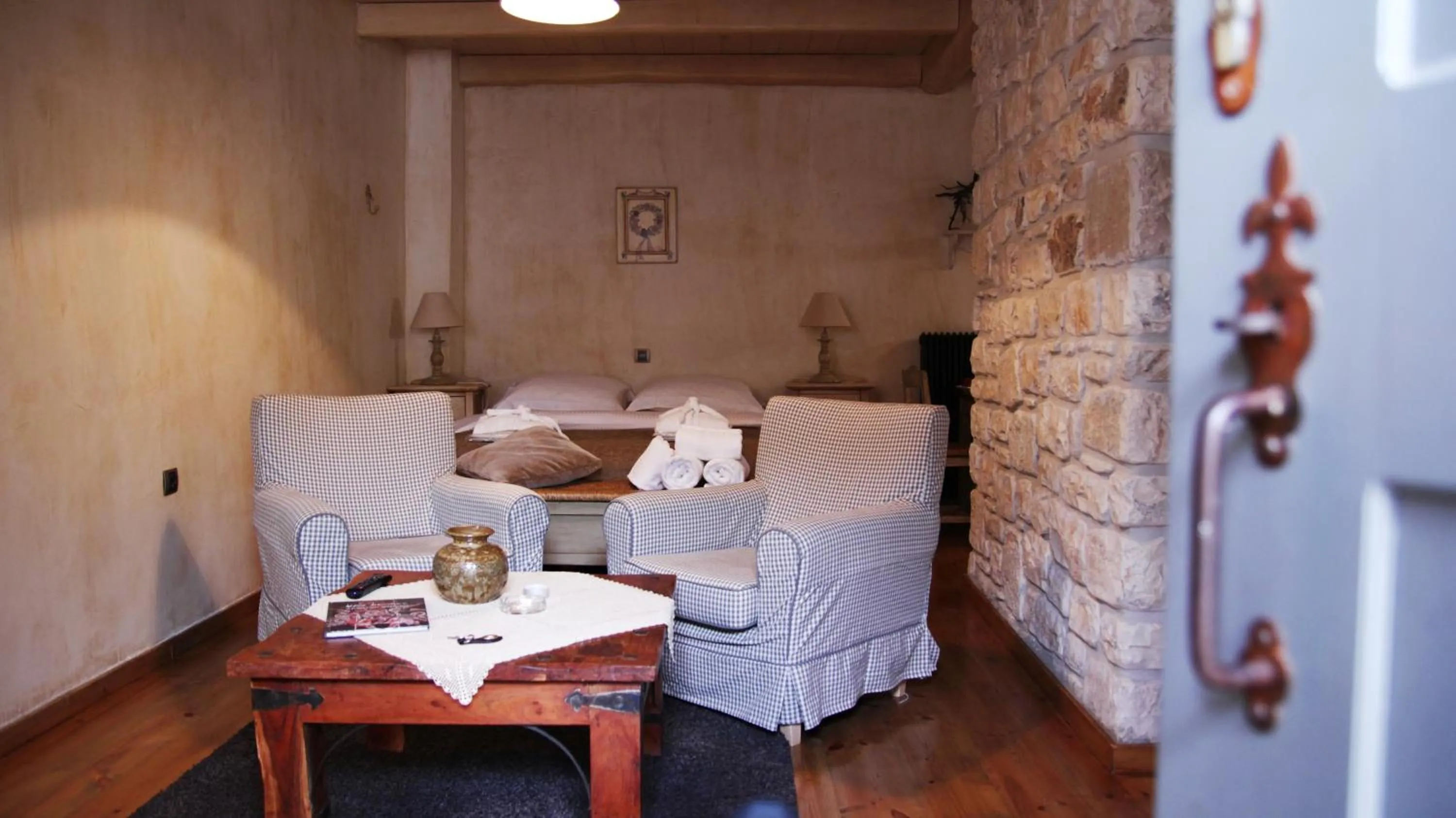 Photo of the whole room, Bed in Artsistas Houses