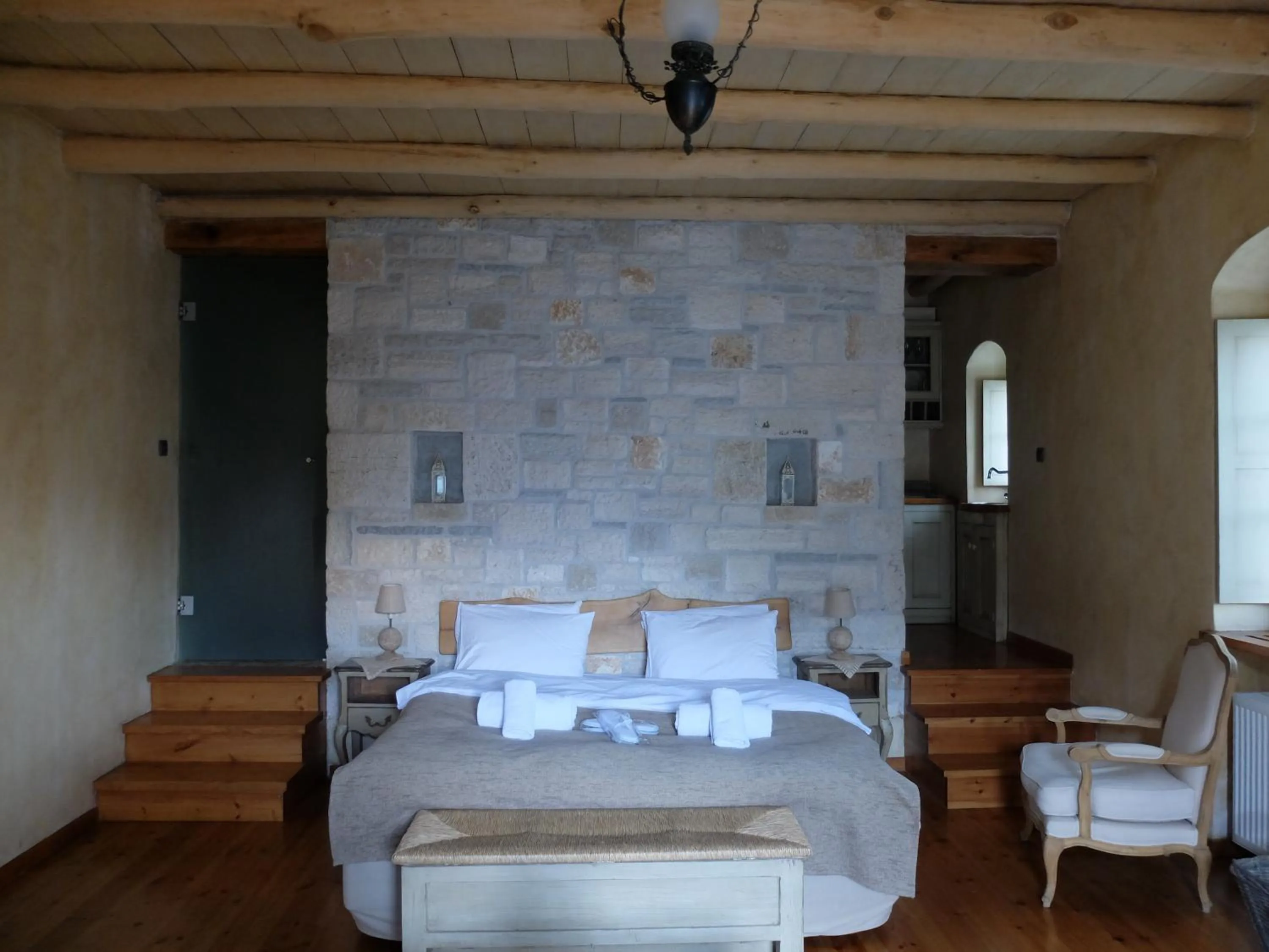 Photo of the whole room, Bed in Artsistas Houses