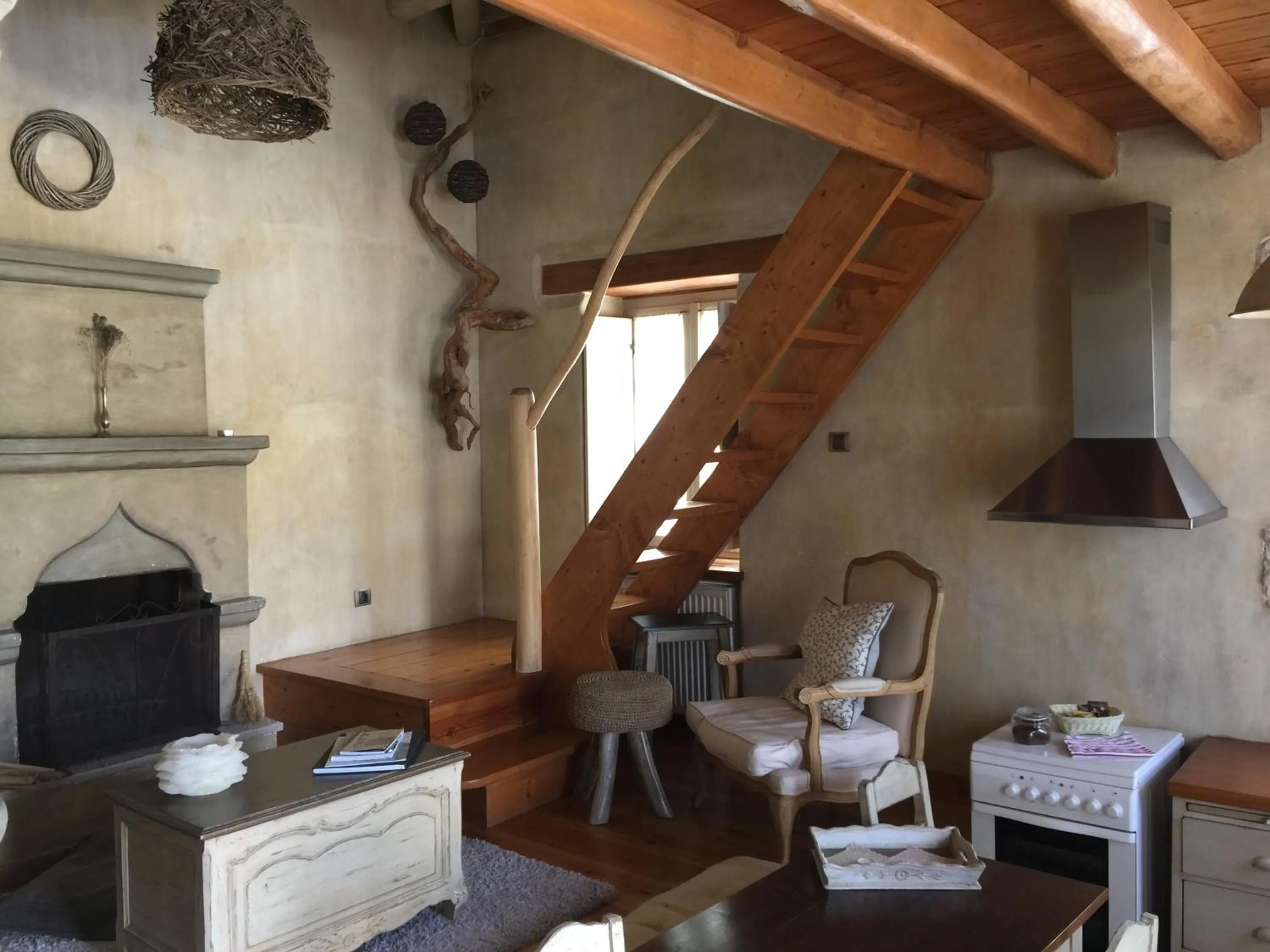 Photo of the whole room in Artsistas Houses