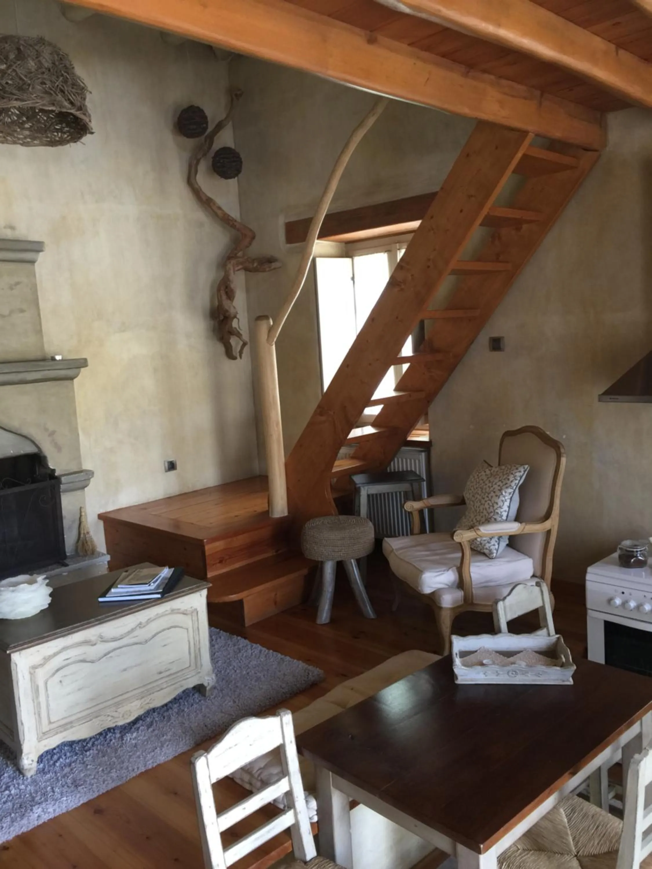 Photo of the whole room in Artsistas Houses