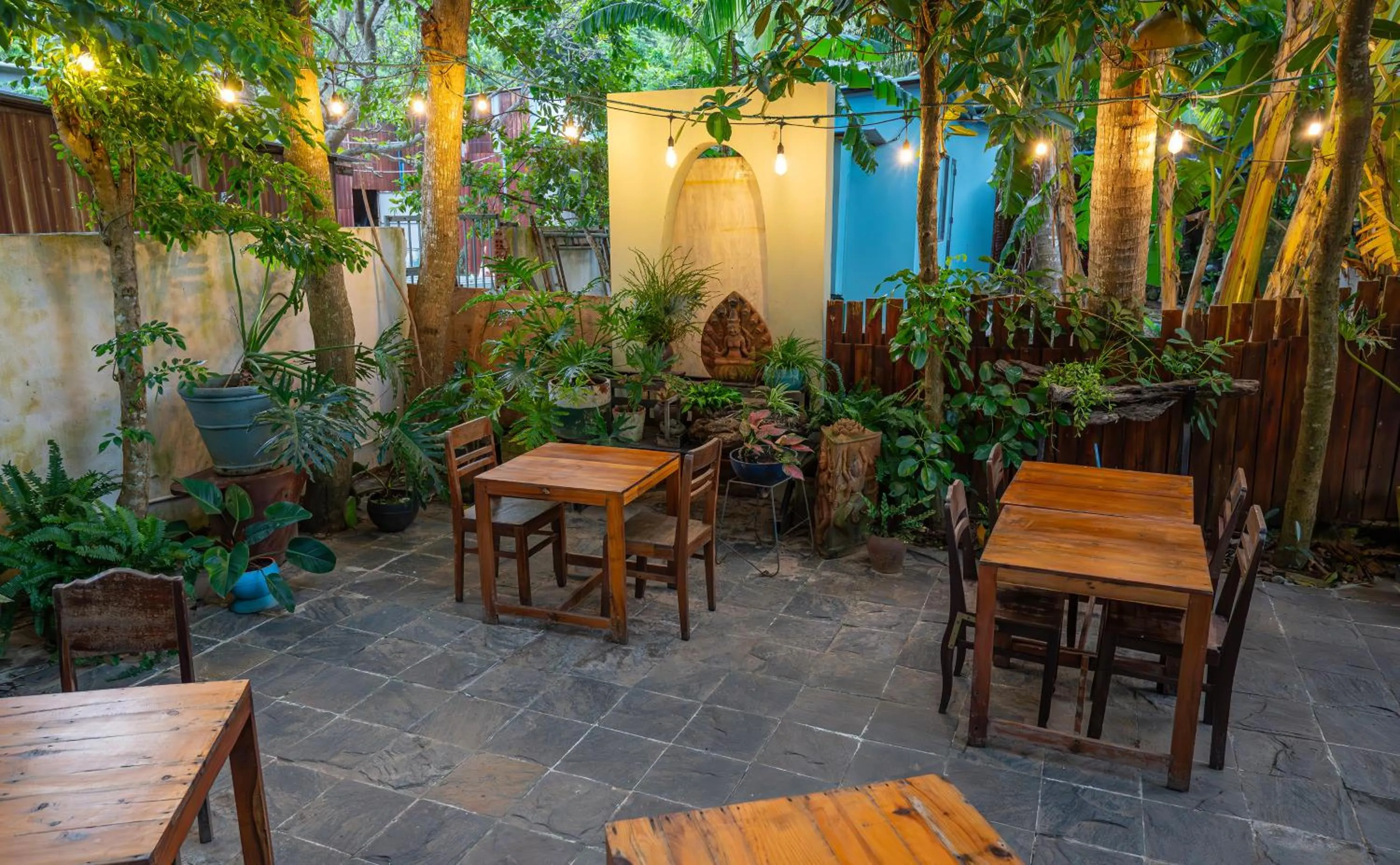 Restaurant/places to eat in Hotel De Condor