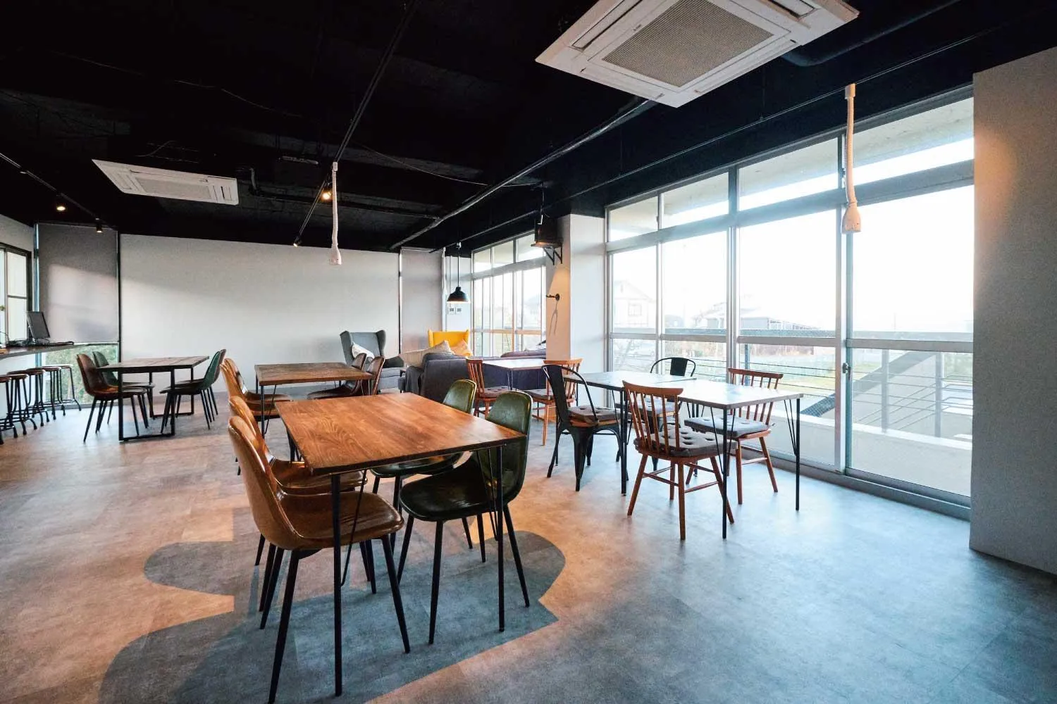 Living room in J-Hoppers Lake Biwa Guesthouse