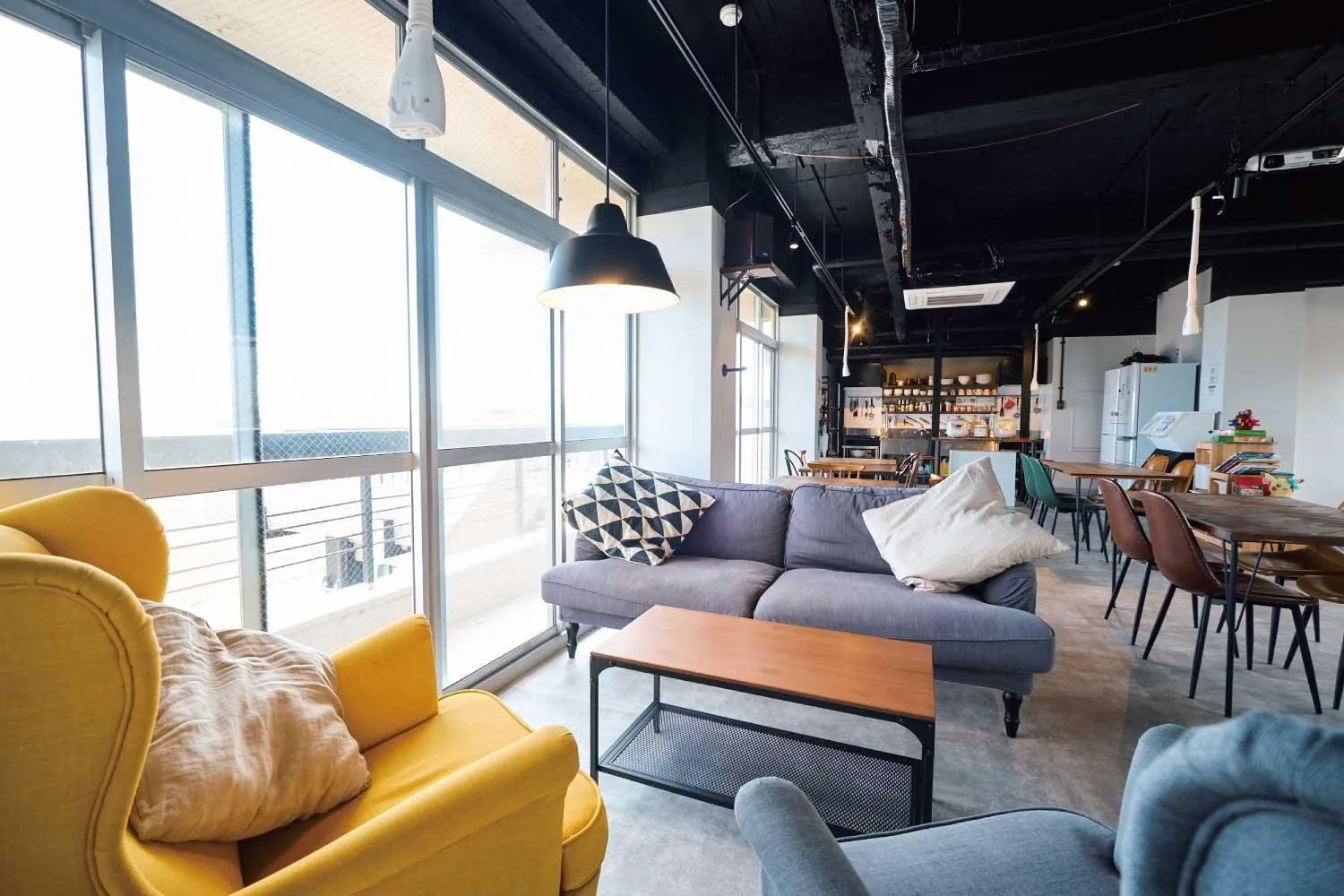Living room in J-Hoppers Lake Biwa Guesthouse