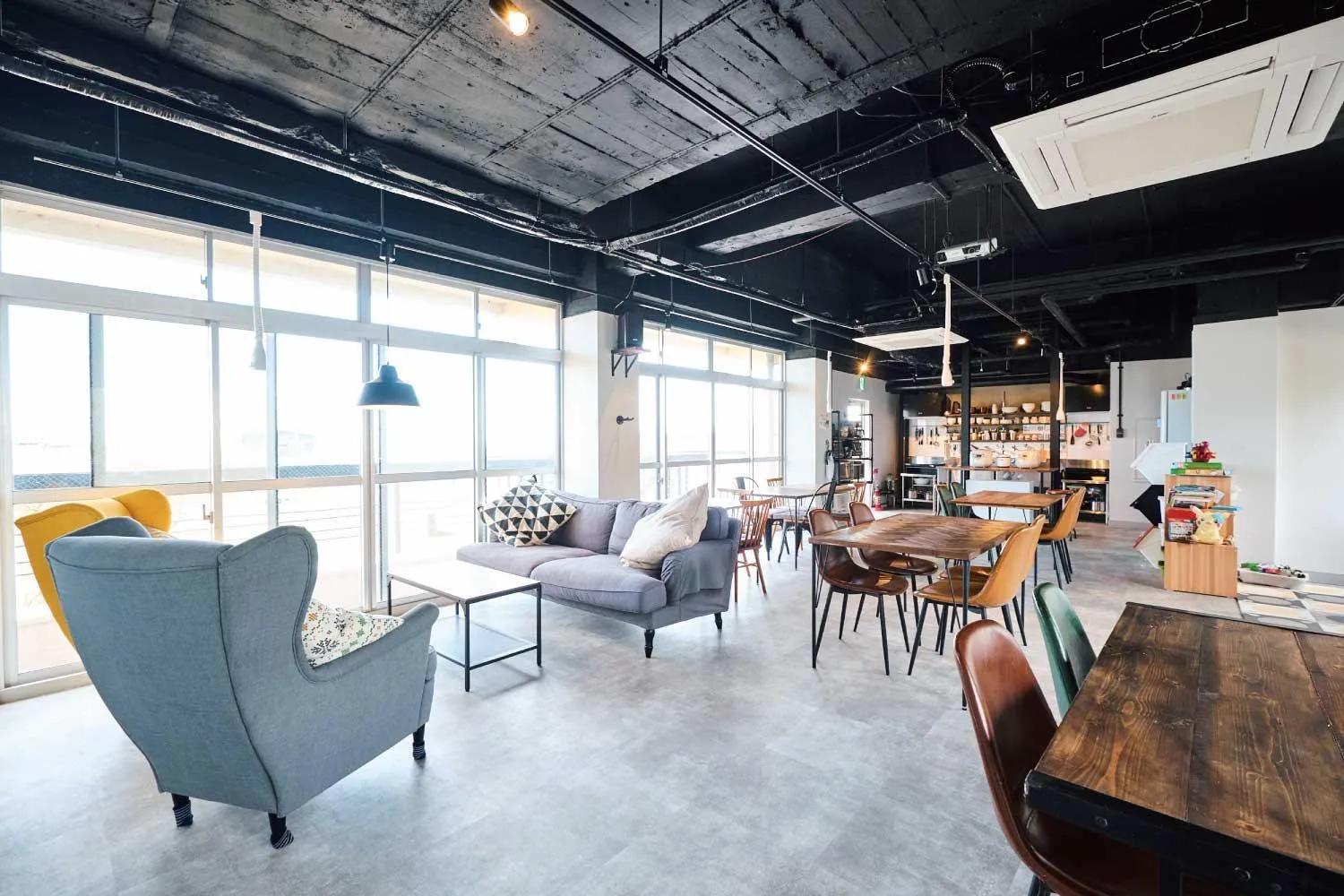 Living room in J-Hoppers Lake Biwa Guesthouse
