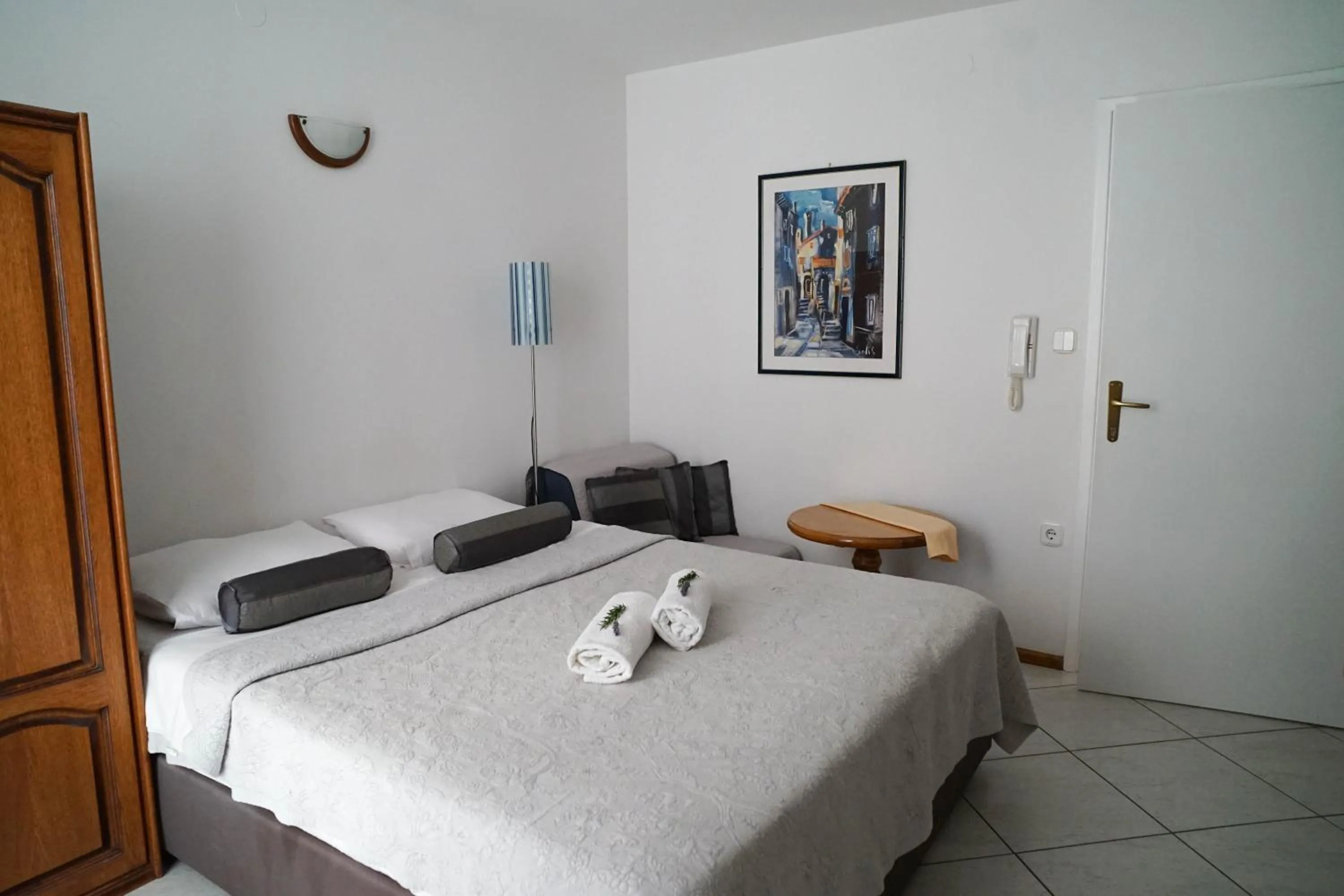 Bed in Apartments and Rooms Degra