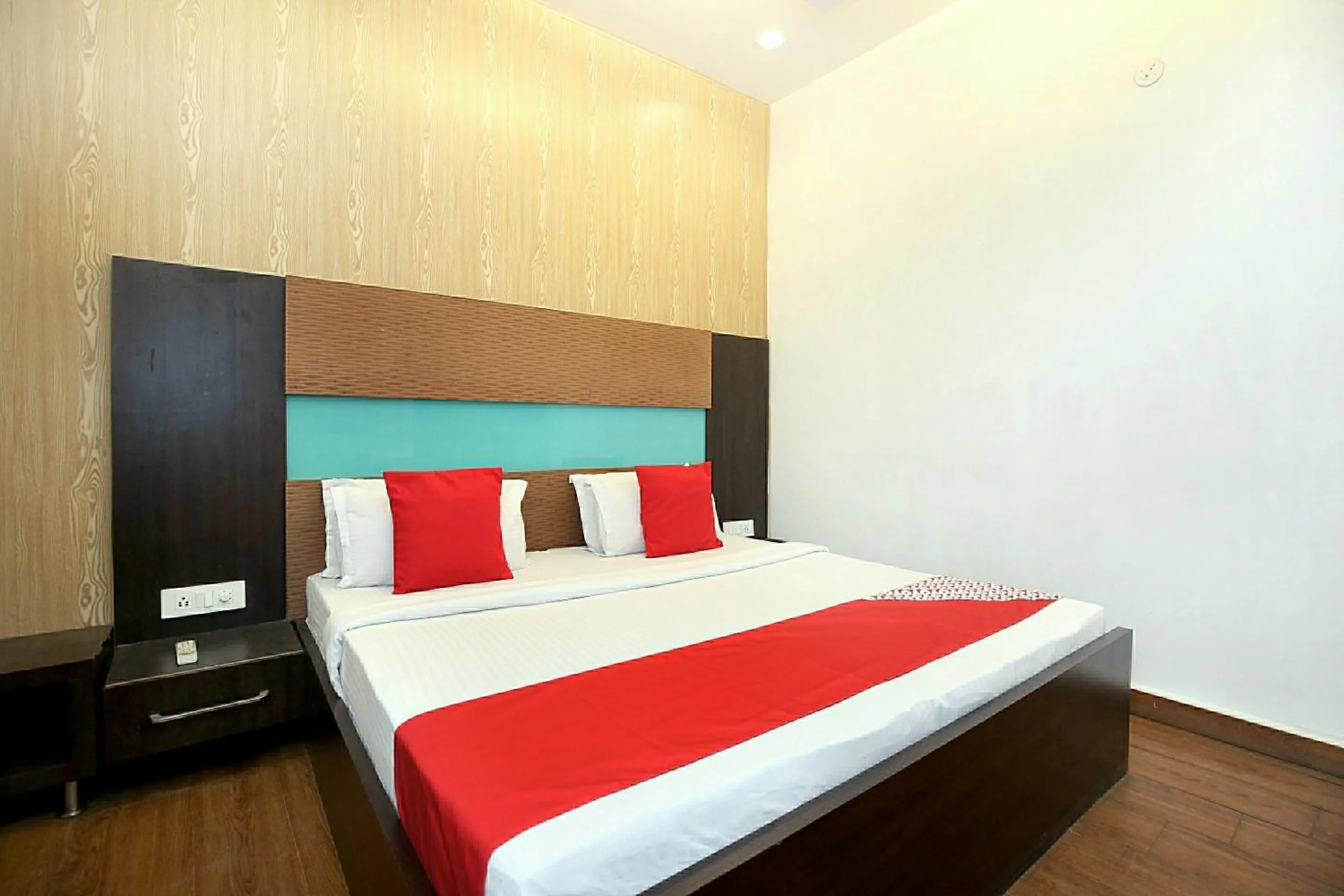 Bedroom, Bed in Hotel O Queensland