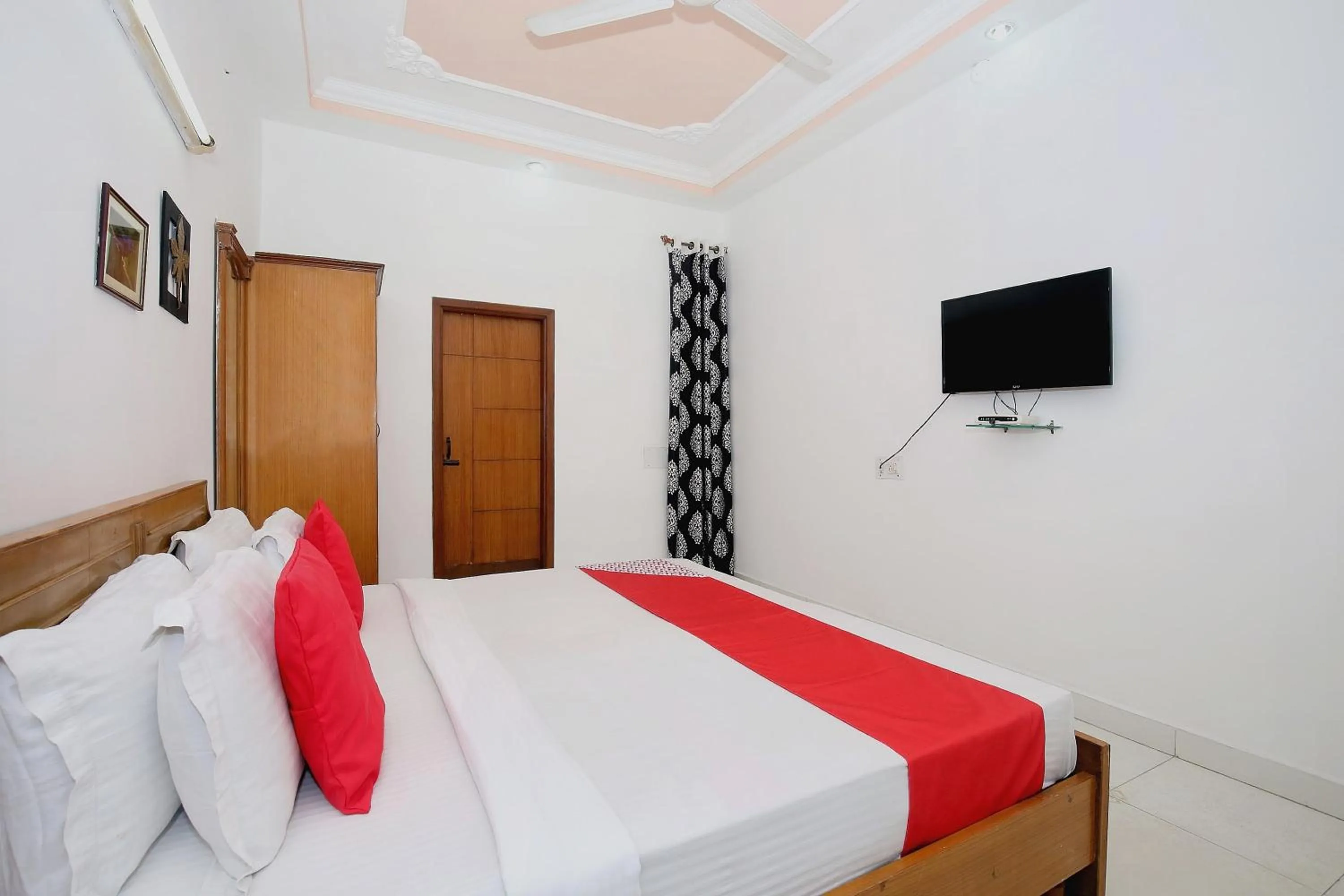 Other, Bed in Hotel O Queensland