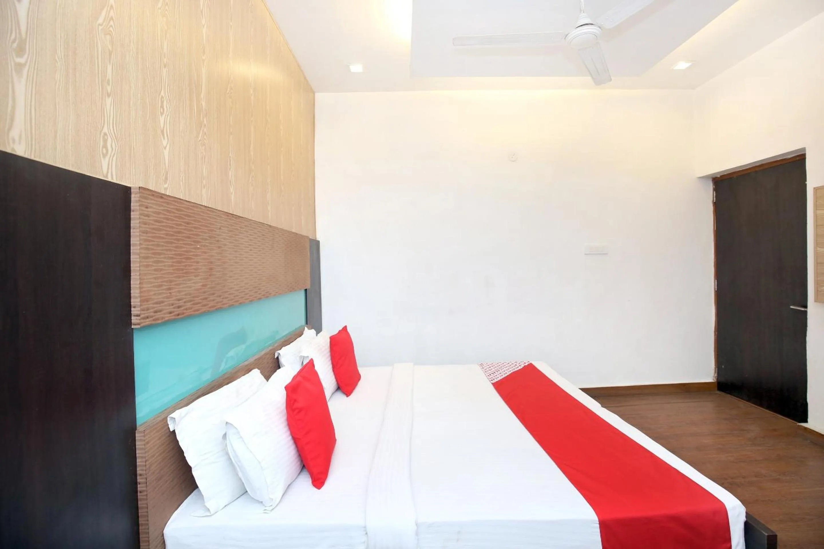 Bedroom, Bed in Hotel O Queensland