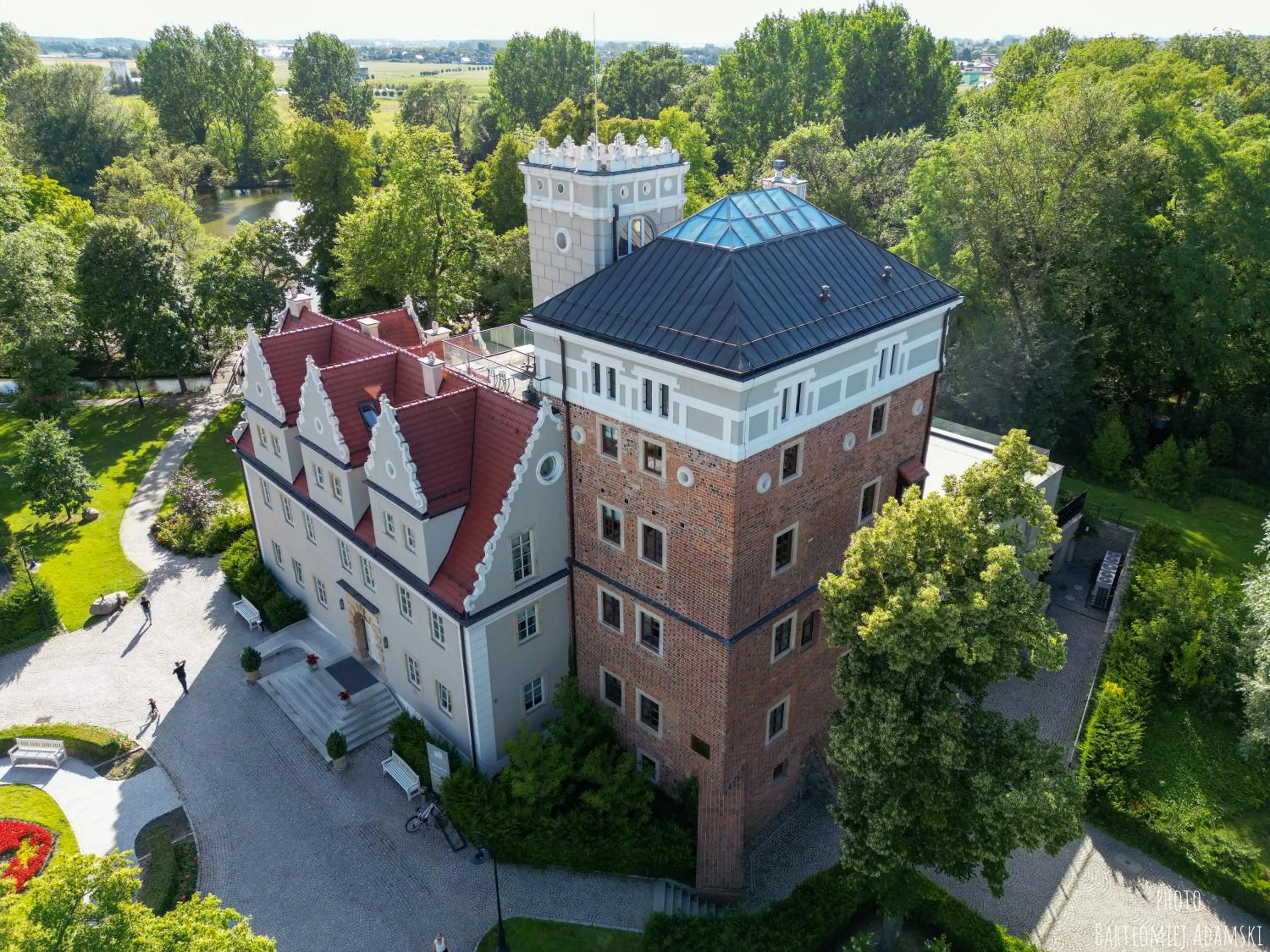 Property building in Zamek Topacz