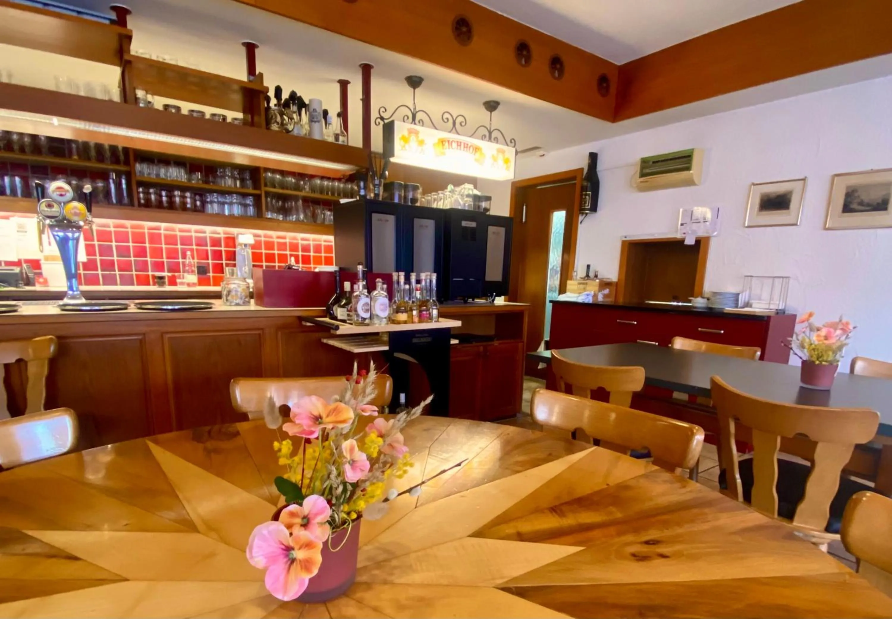 Restaurant/places to eat in Gasthof zum Roten Löwen