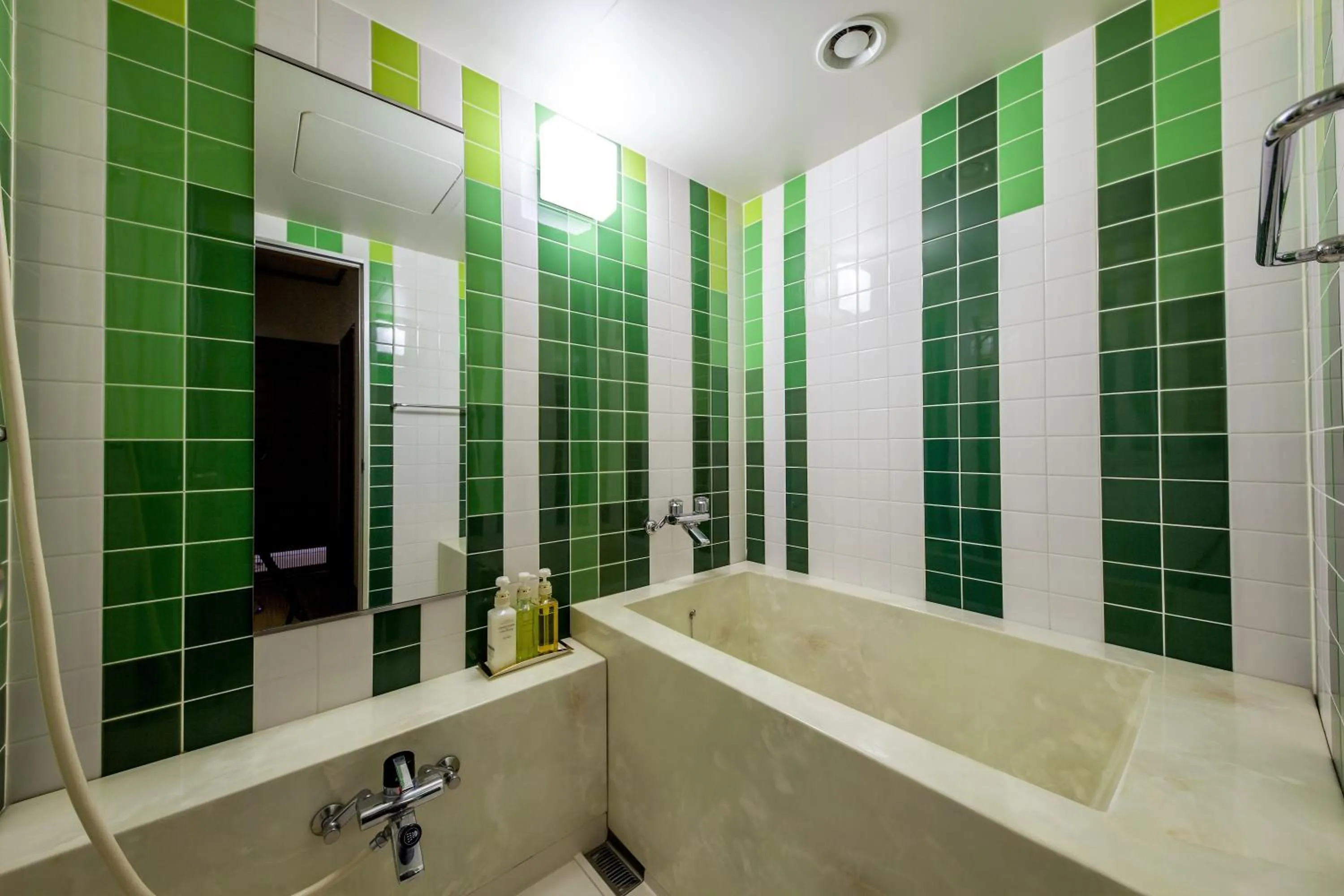 Shower in Tokigasane