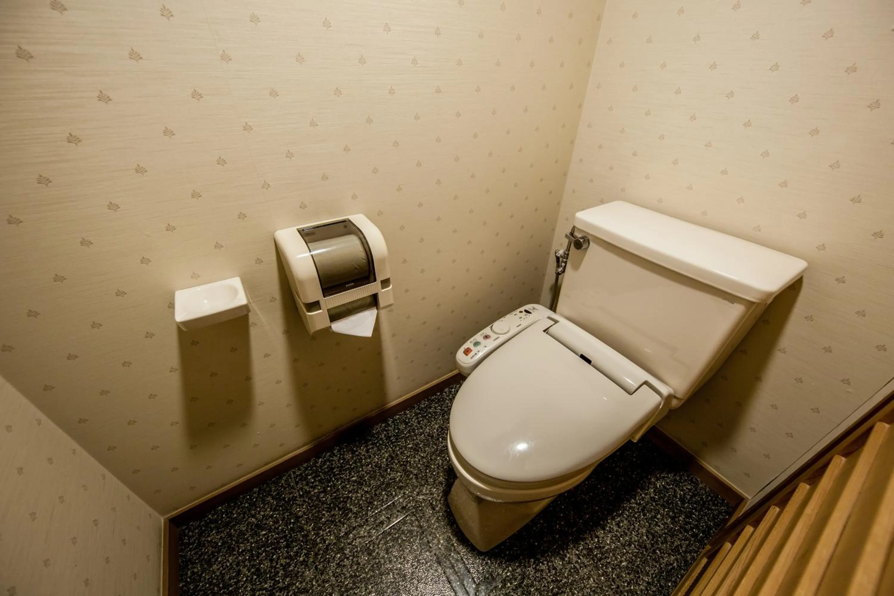 Toilet in Tokigasane