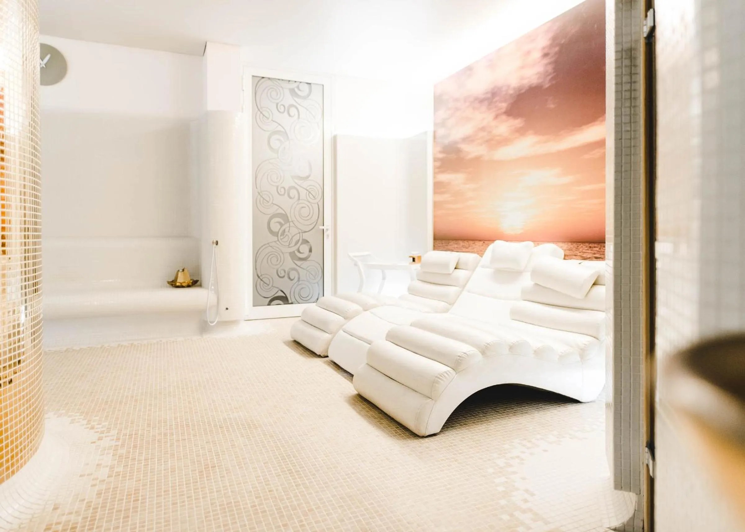 Sauna, Bed in Hotel Court Wellness&Spa