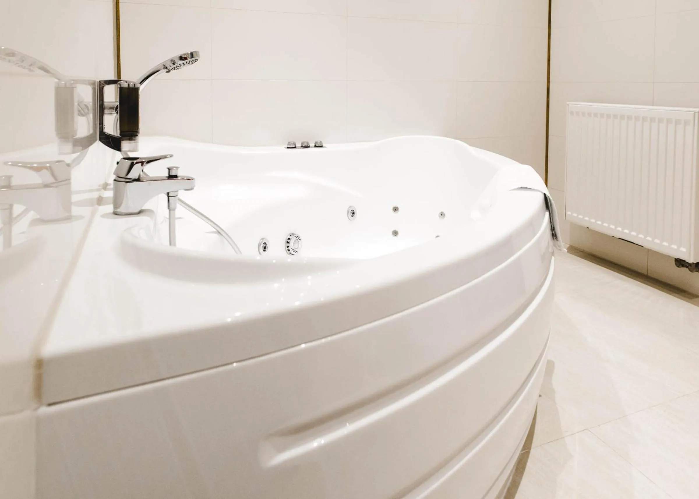 Hot Tub in Hotel Court Wellness&Spa