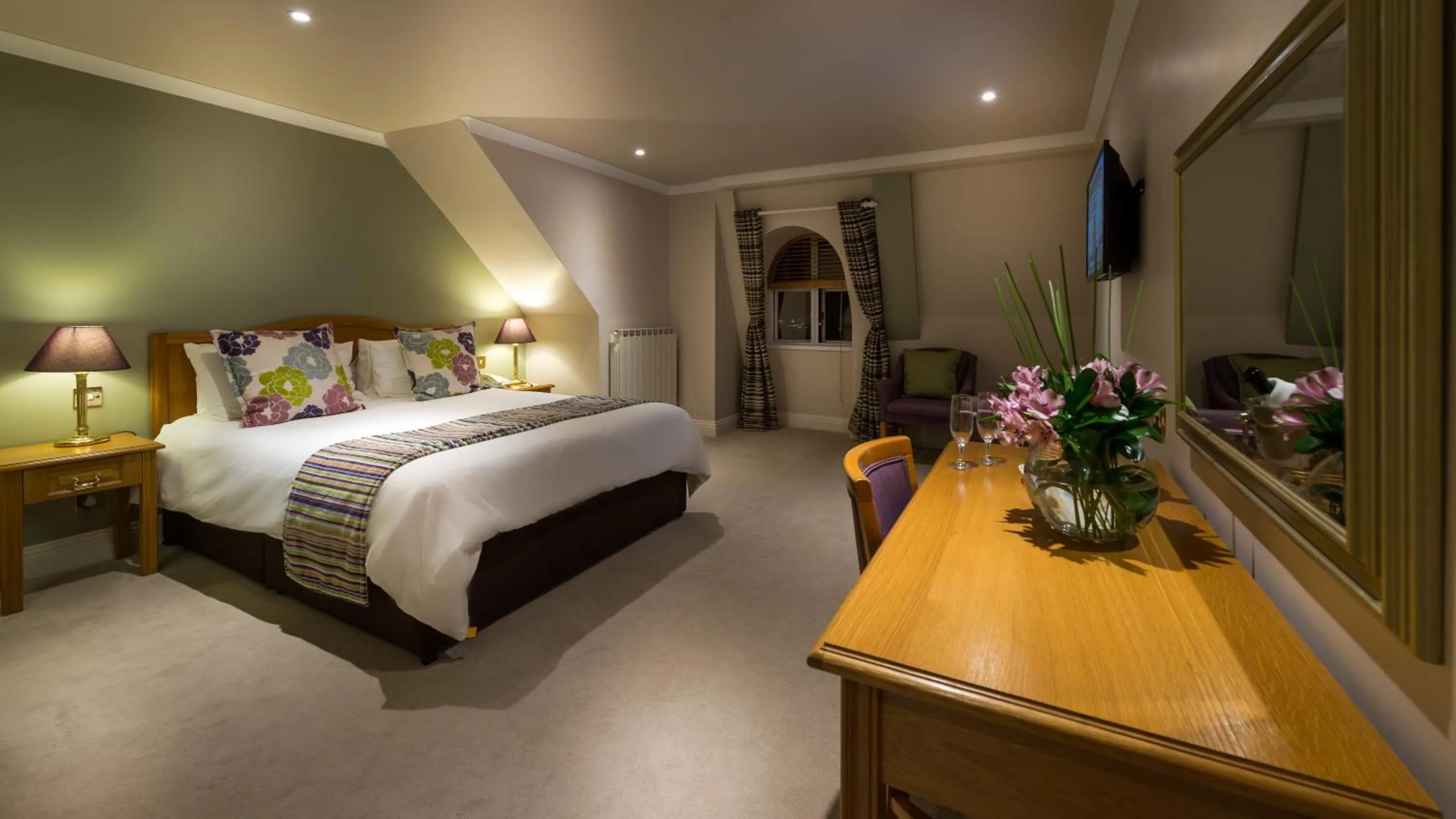 Photo of the whole room, Bed in Hotel de France