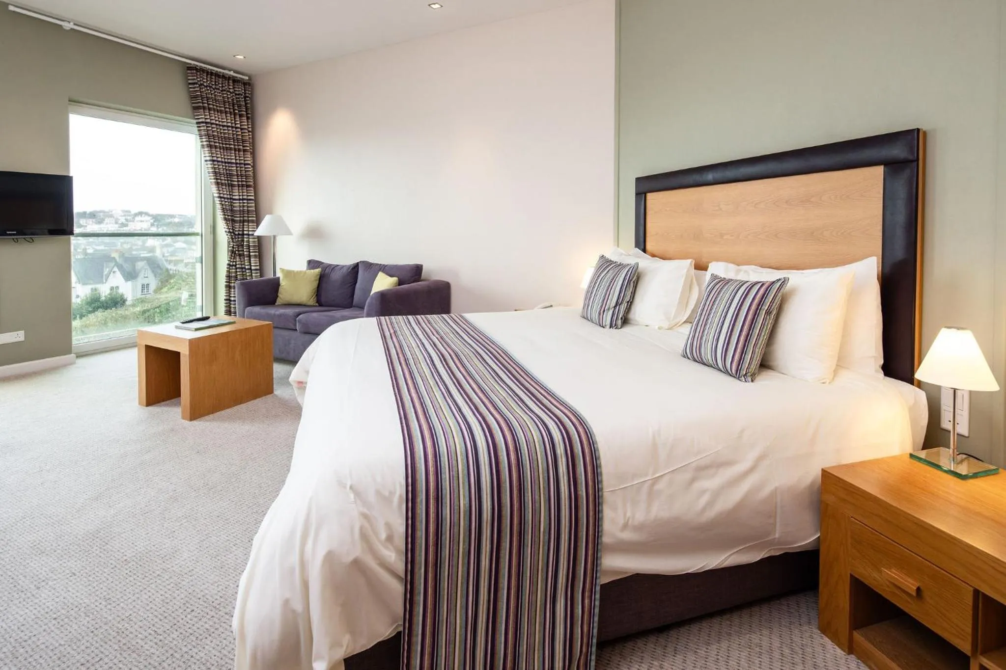 Photo of the whole room, Bed in Hotel de France